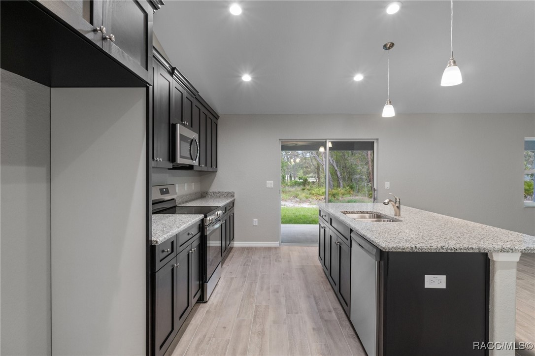 4 Palm Grass Court