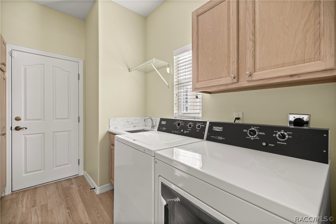 847 W Silver Meadow Loop