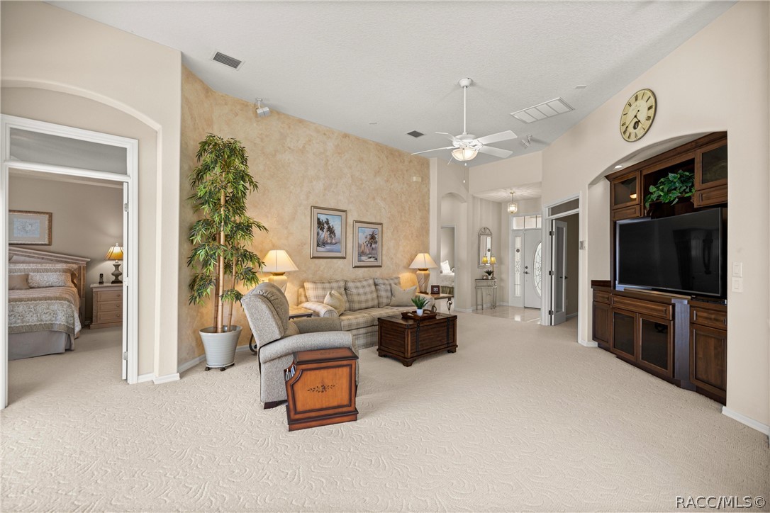 847 W Silver Meadow Loop