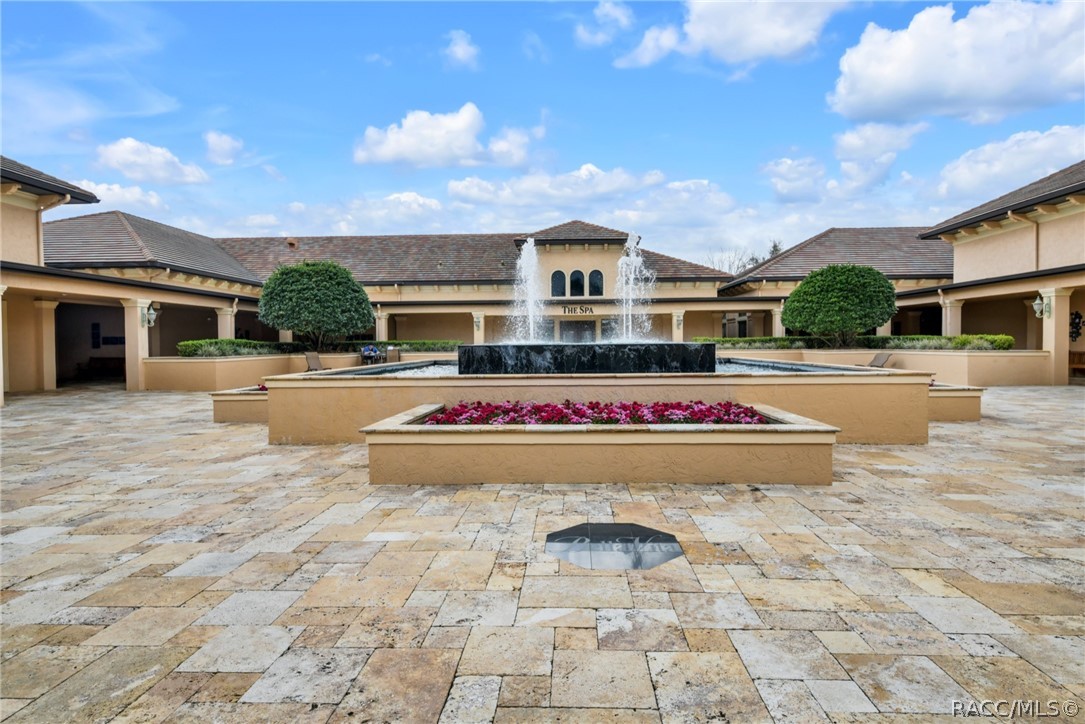 2834 N Canterbury Lake Drive