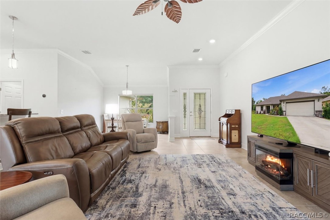 2834 N Canterbury Lake Drive