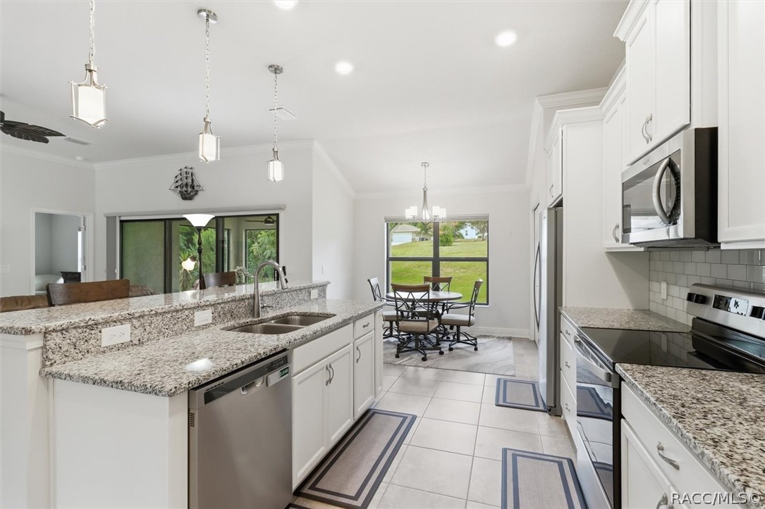 2834 N Canterbury Lake Drive