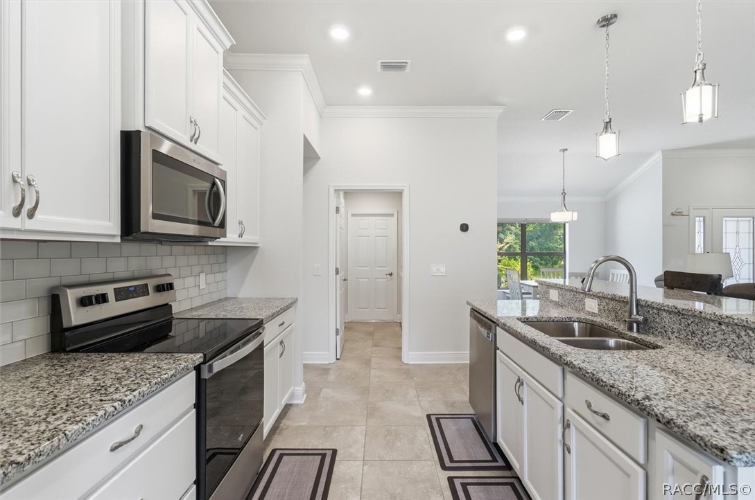 2834 N Canterbury Lake Drive