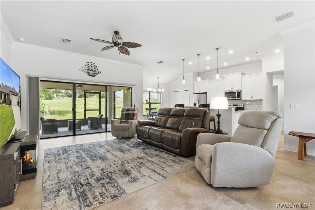 2834 N Canterbury Lake Drive