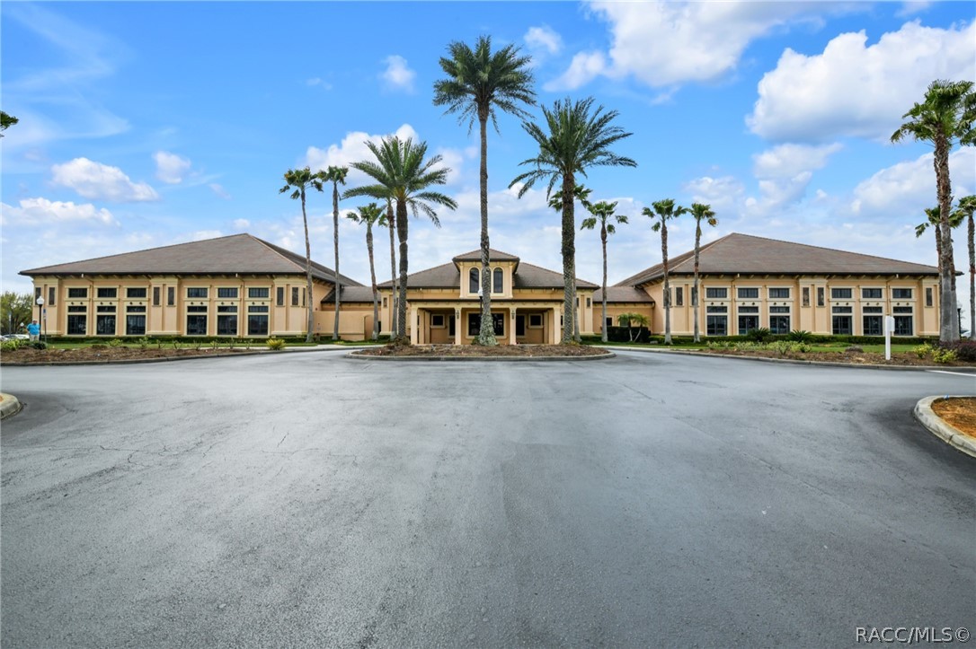 2834 N Canterbury Lake Drive