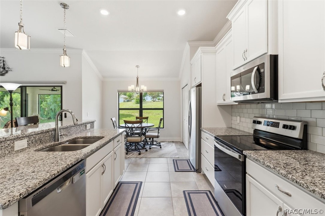 2834 N Canterbury Lake Drive