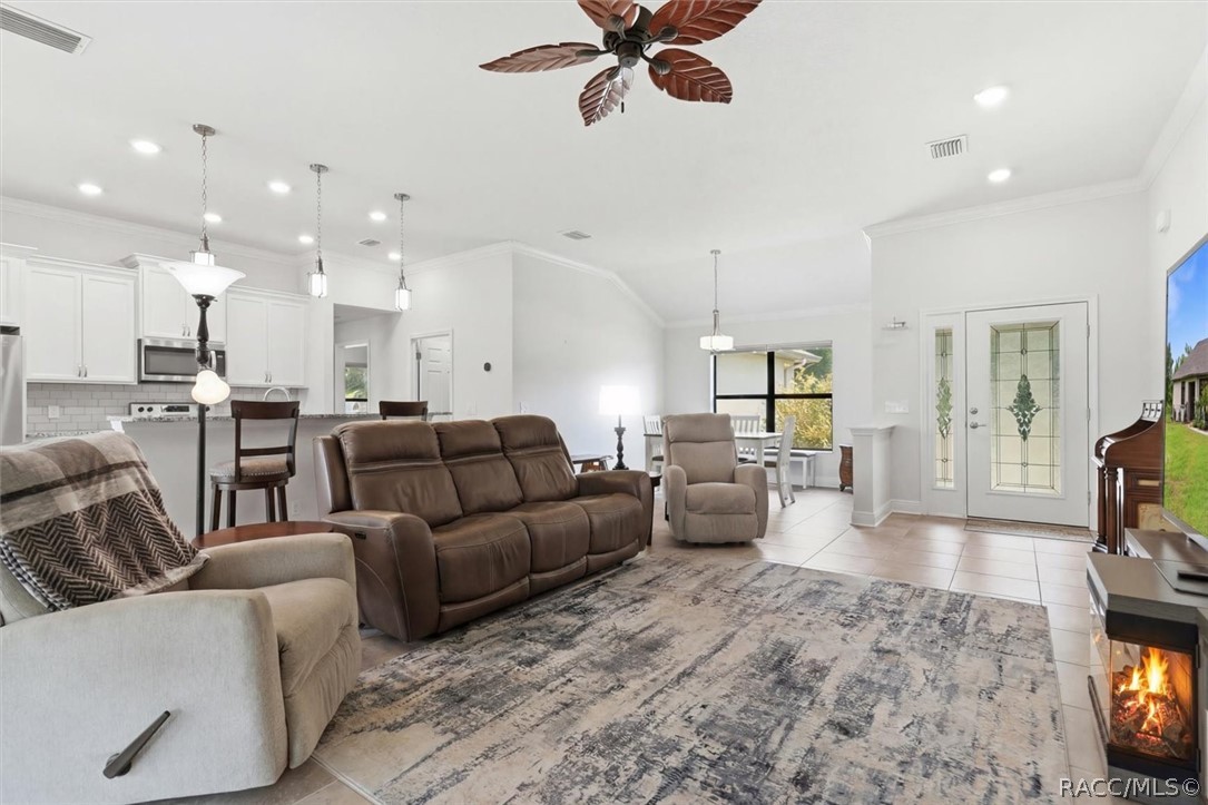 2834 N Canterbury Lake Drive