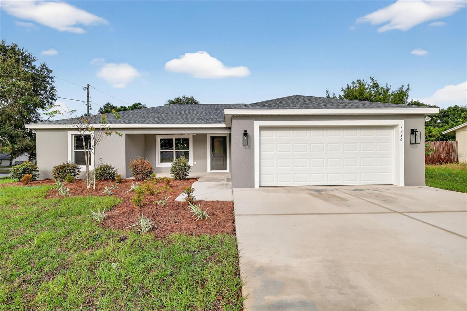 1220 PADGETT CIR