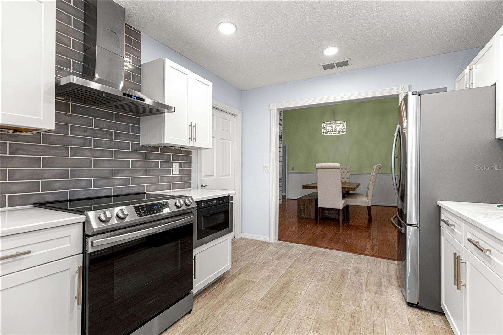 925 BEVERLY HARBORS DR