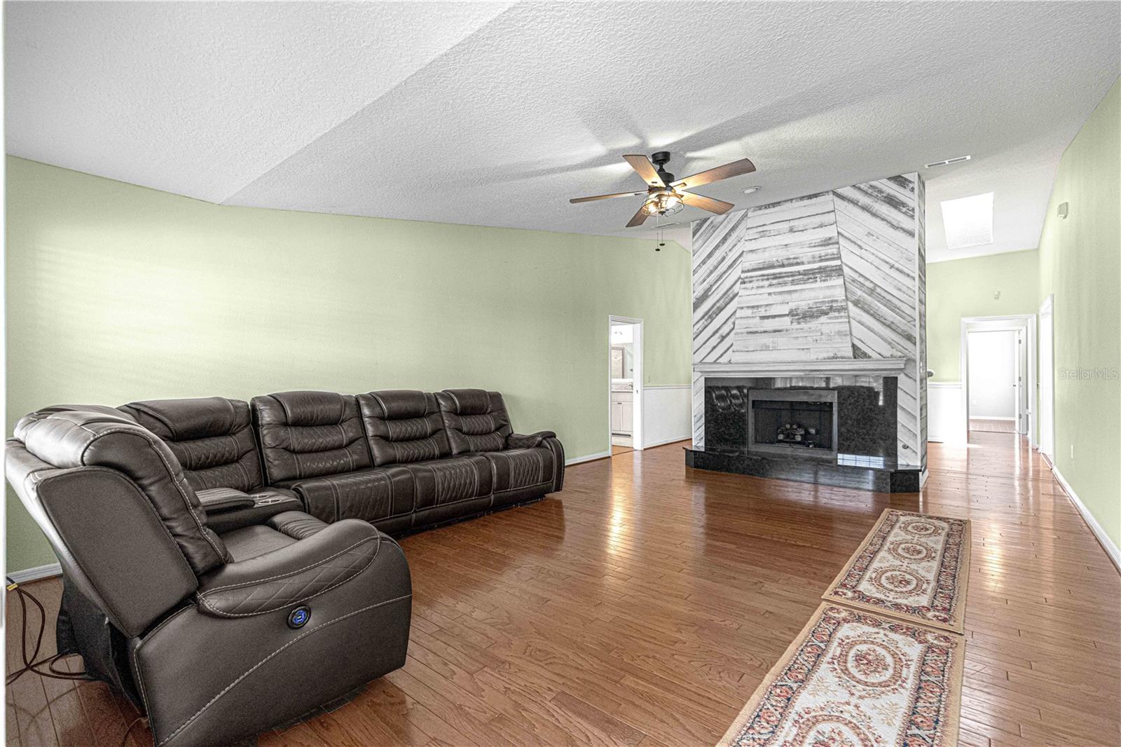 925 BEVERLY HARBORS DR