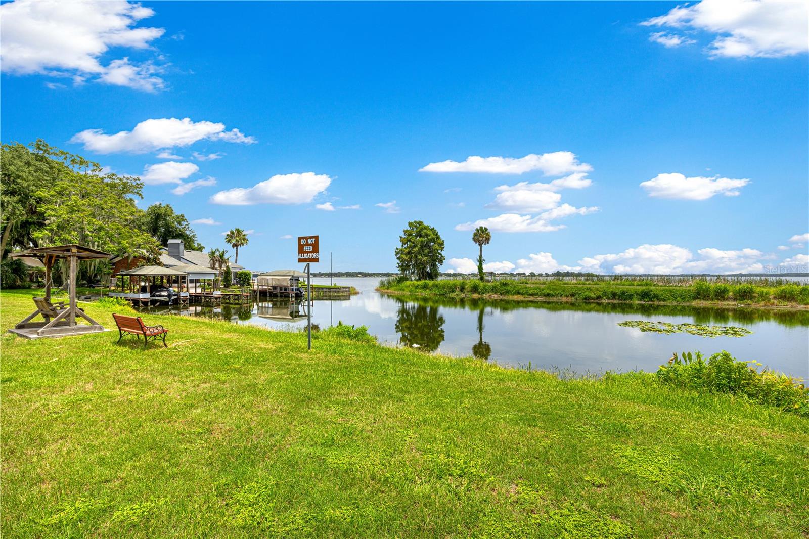 925 BEVERLY HARBORS DR