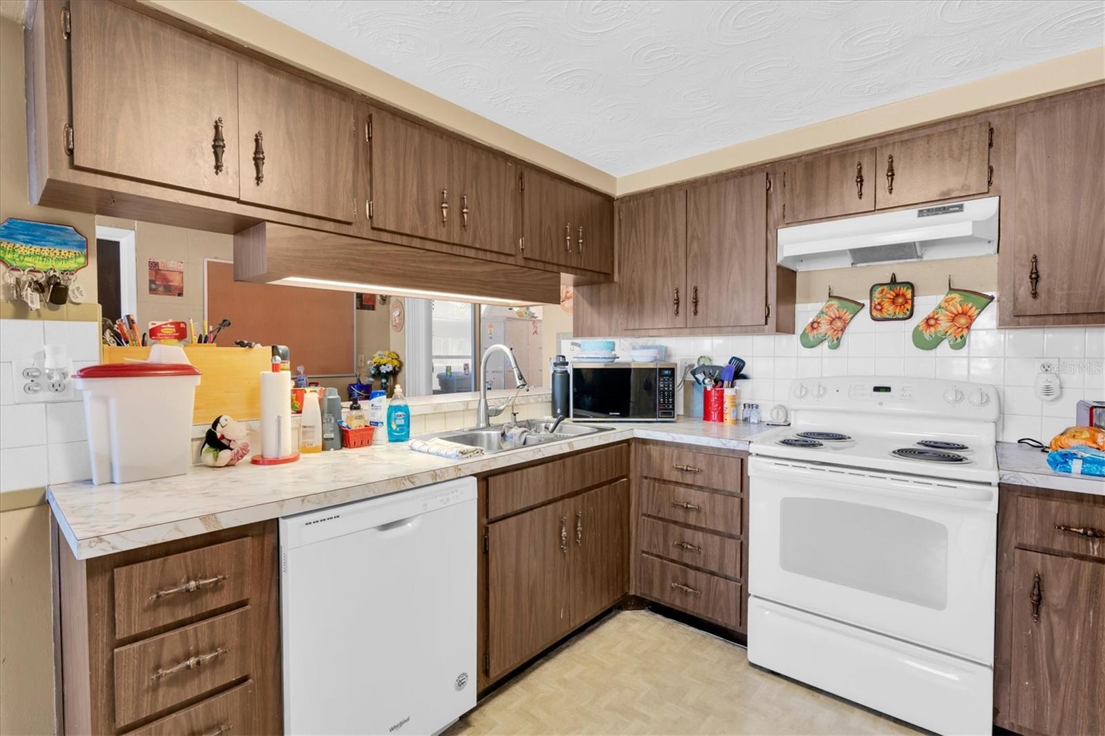 3352 SEFFNER DR