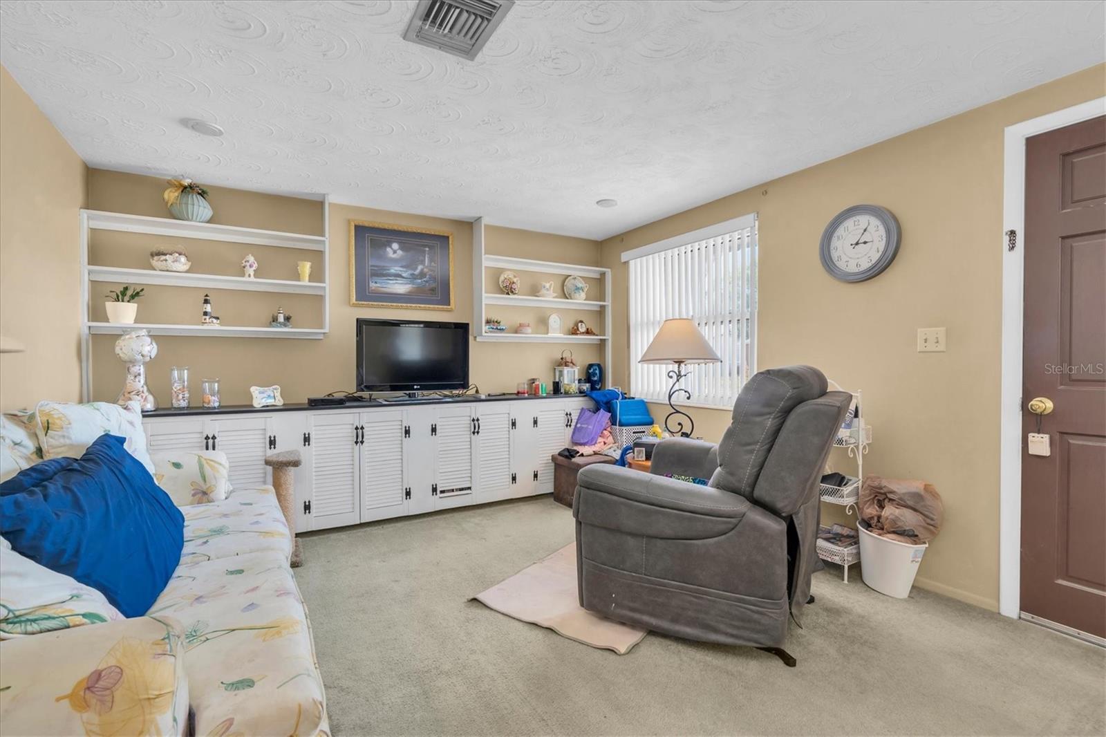 3352 SEFFNER DR