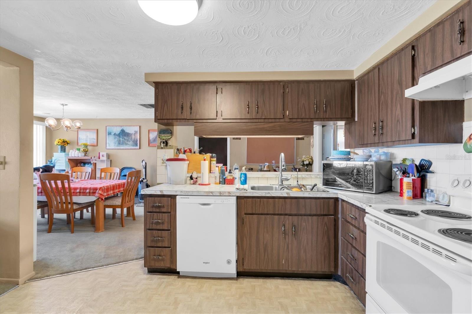 3352 SEFFNER DR