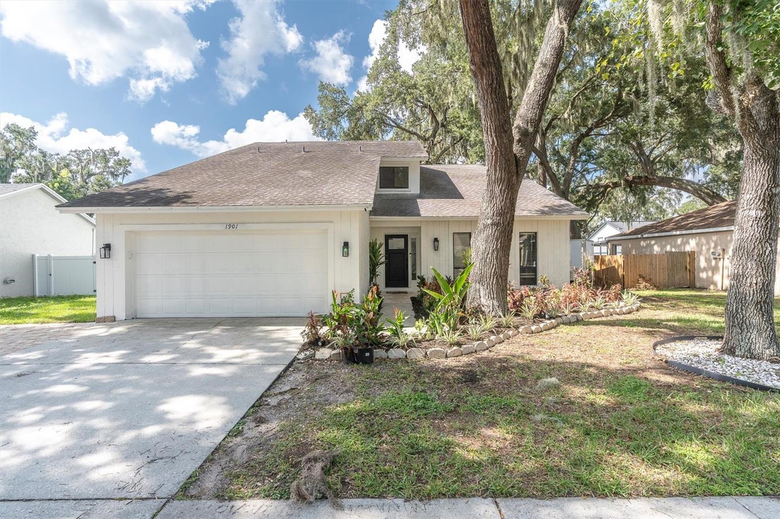 1901 LANDSIDE DR