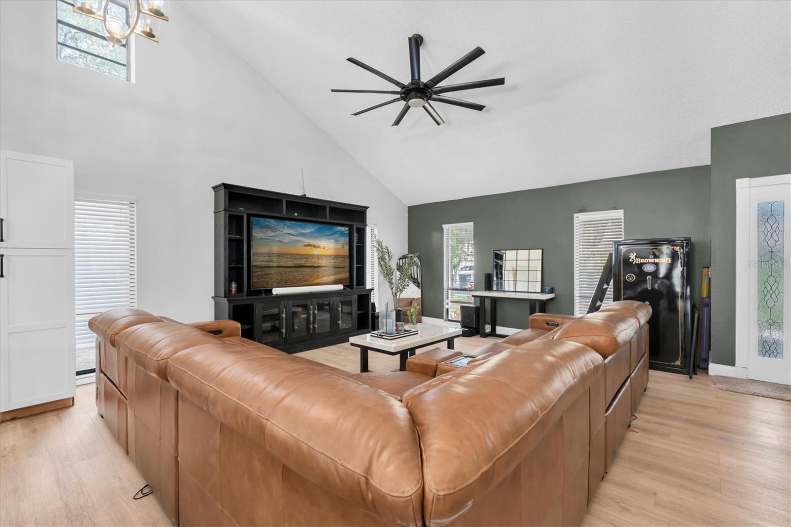 1901 LANDSIDE DR