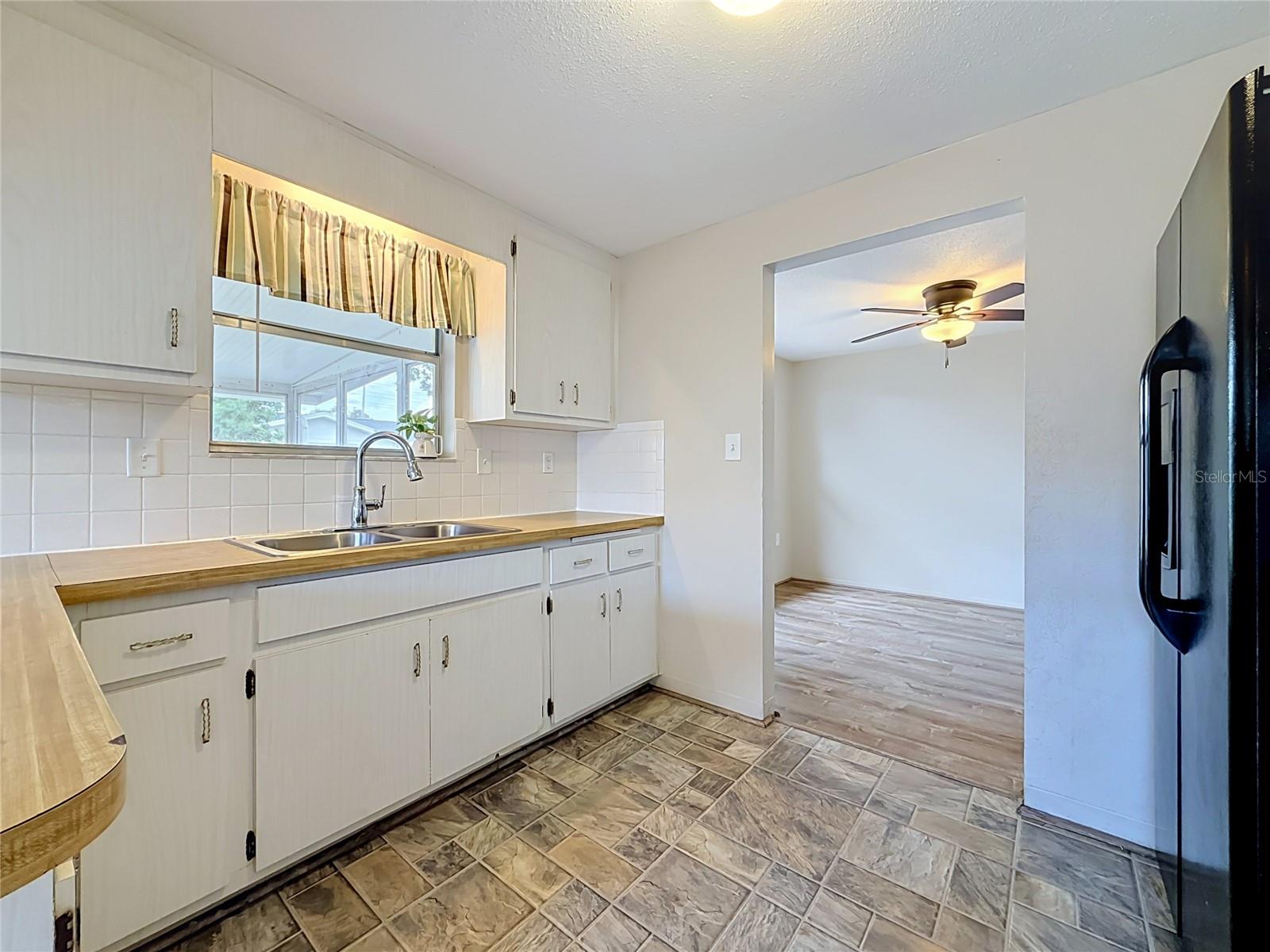 7633 LOTUS DR