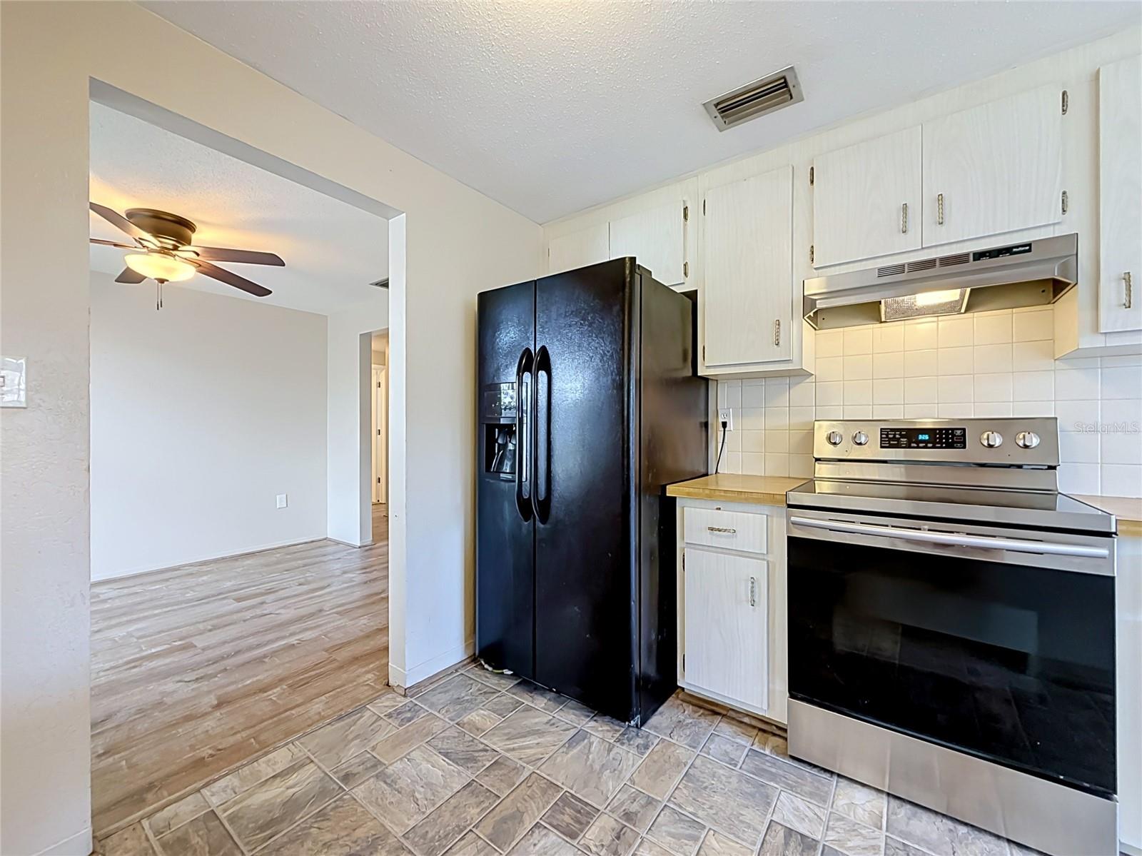 7633 LOTUS DR