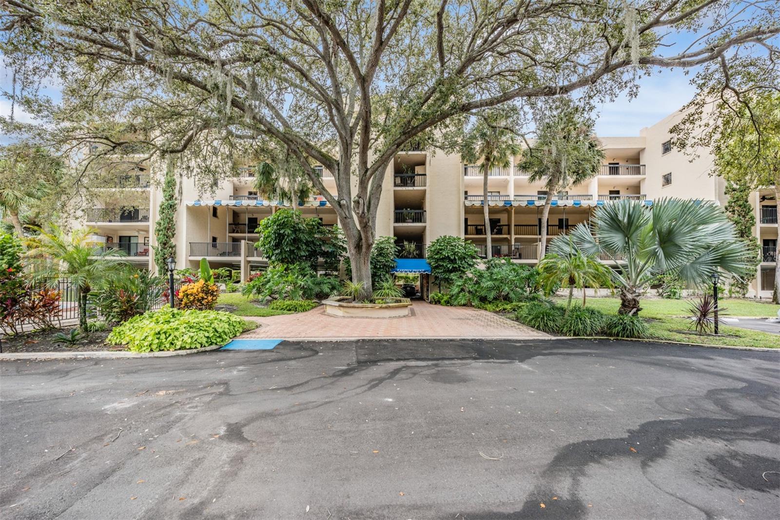 402 TARPON PT #402