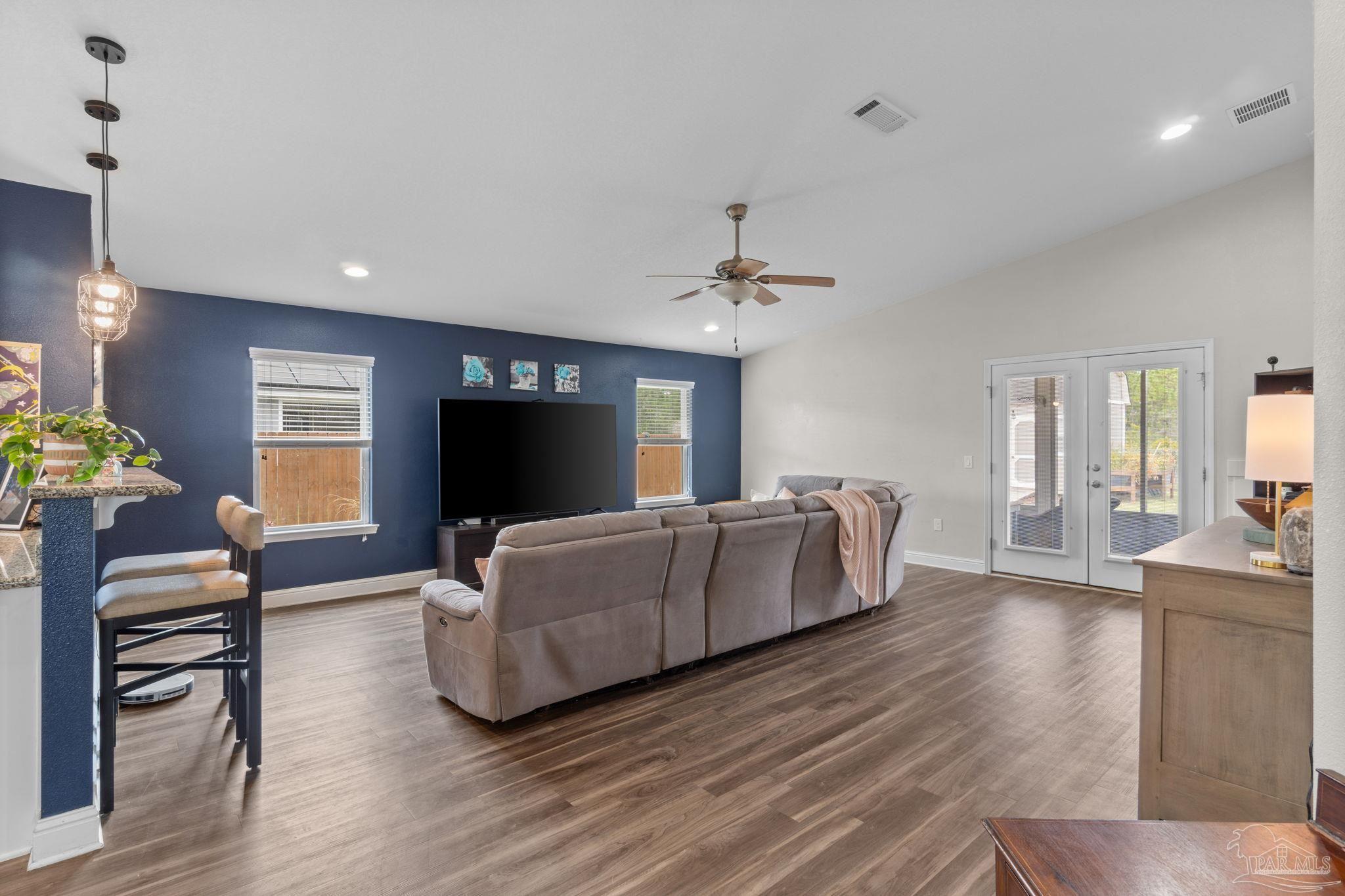 2440 Spur Ln