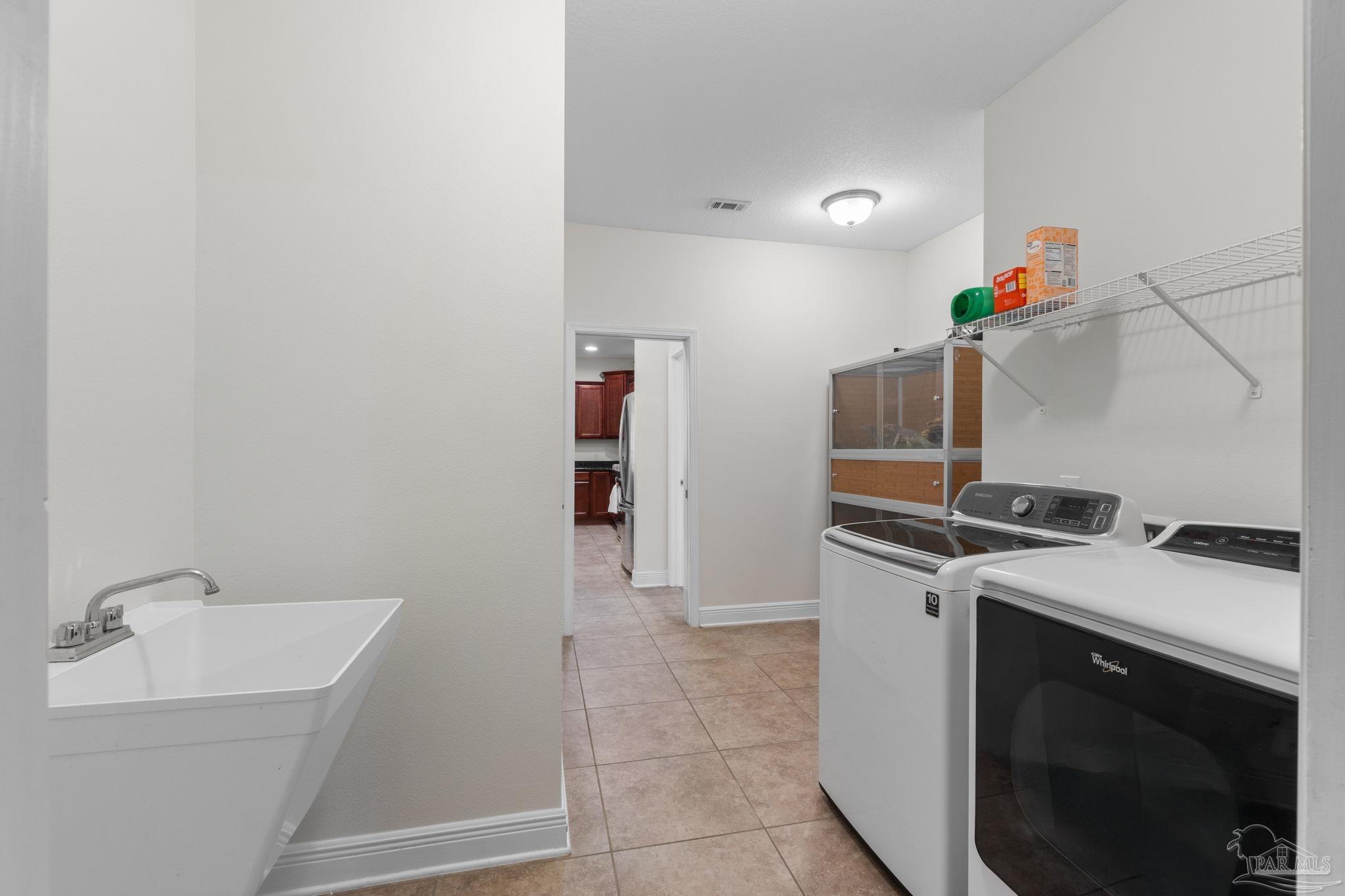 2548 Bluewater Dr