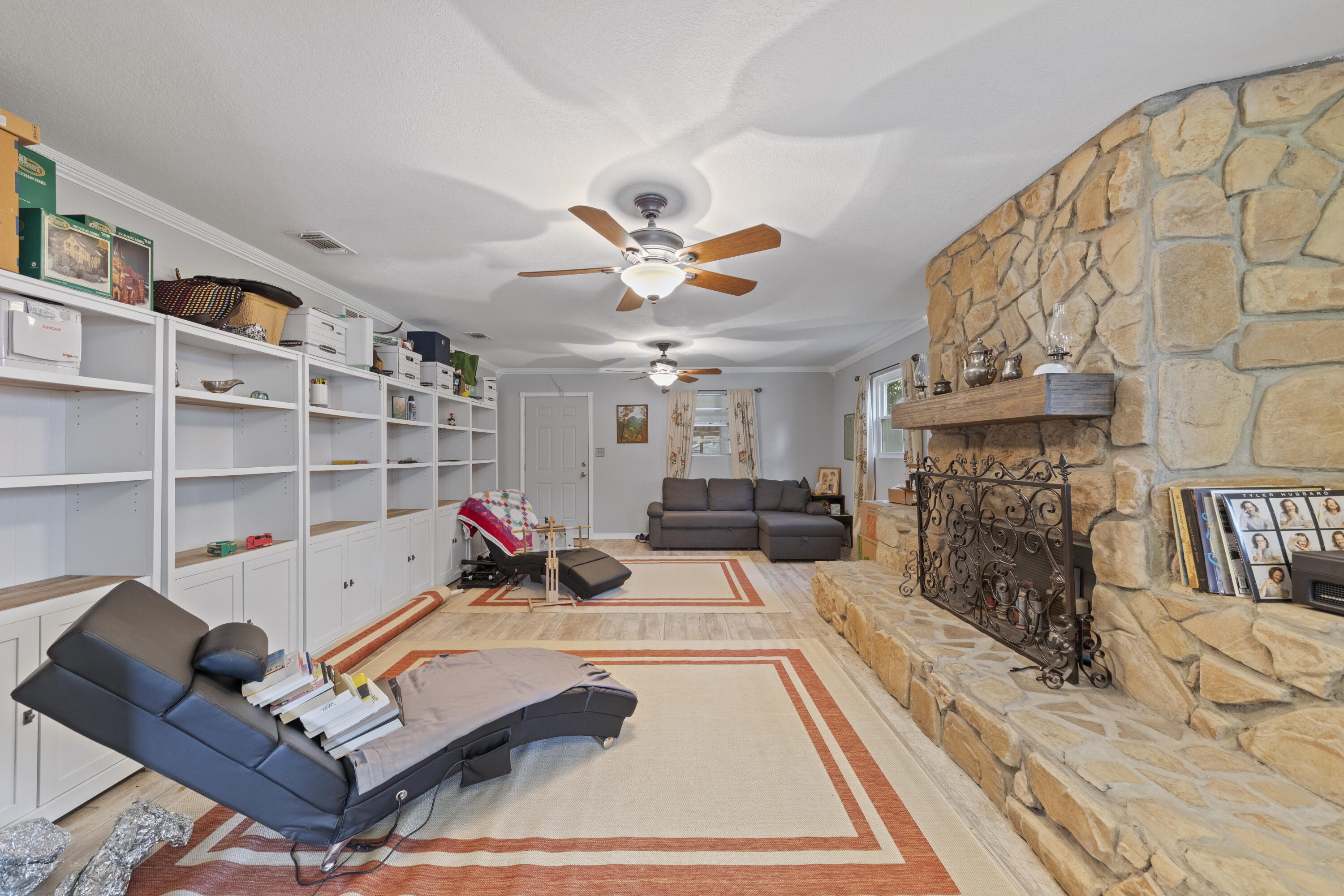 44 NW Hemlock Drive