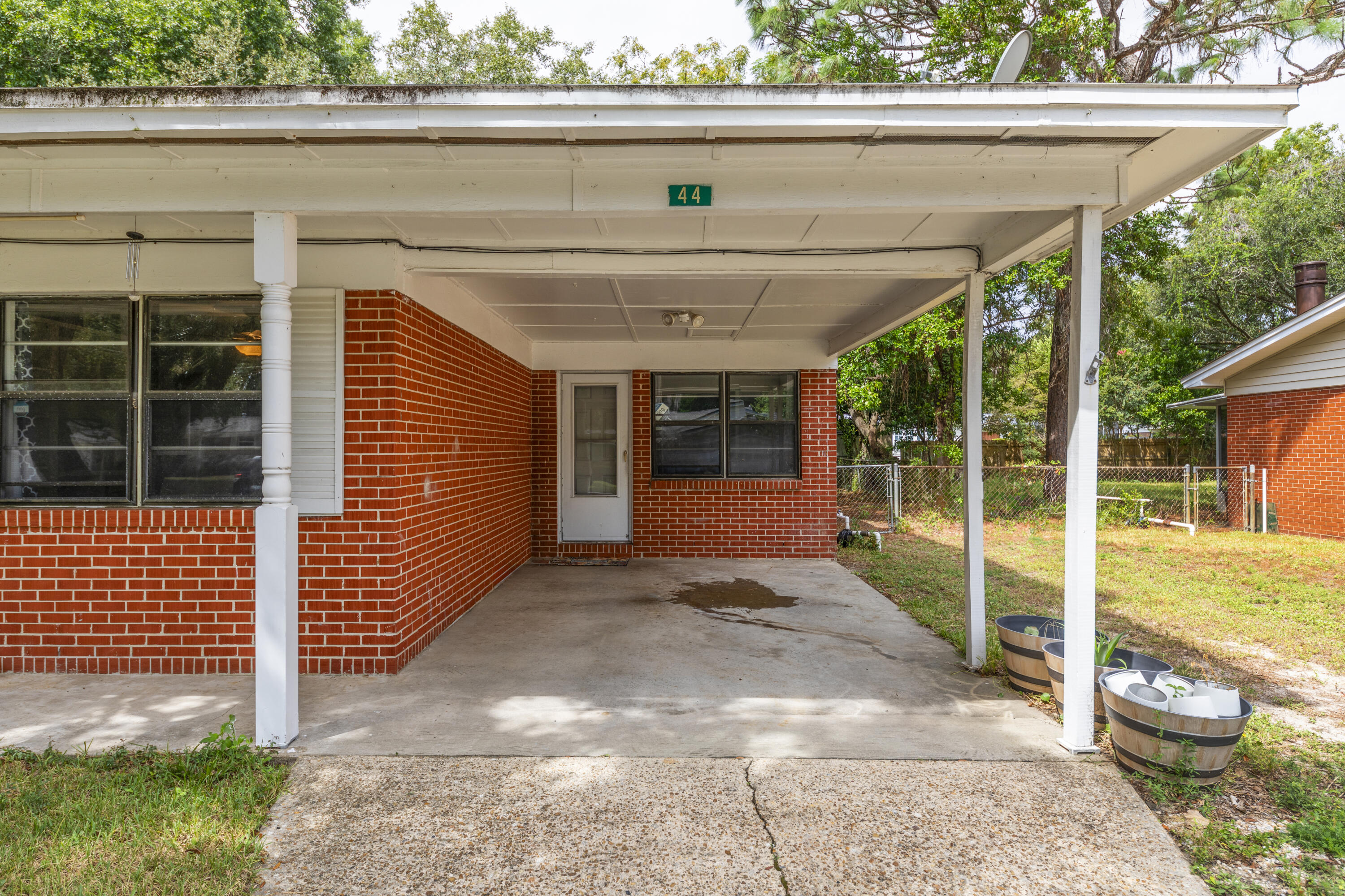 44 NW Hemlock Drive