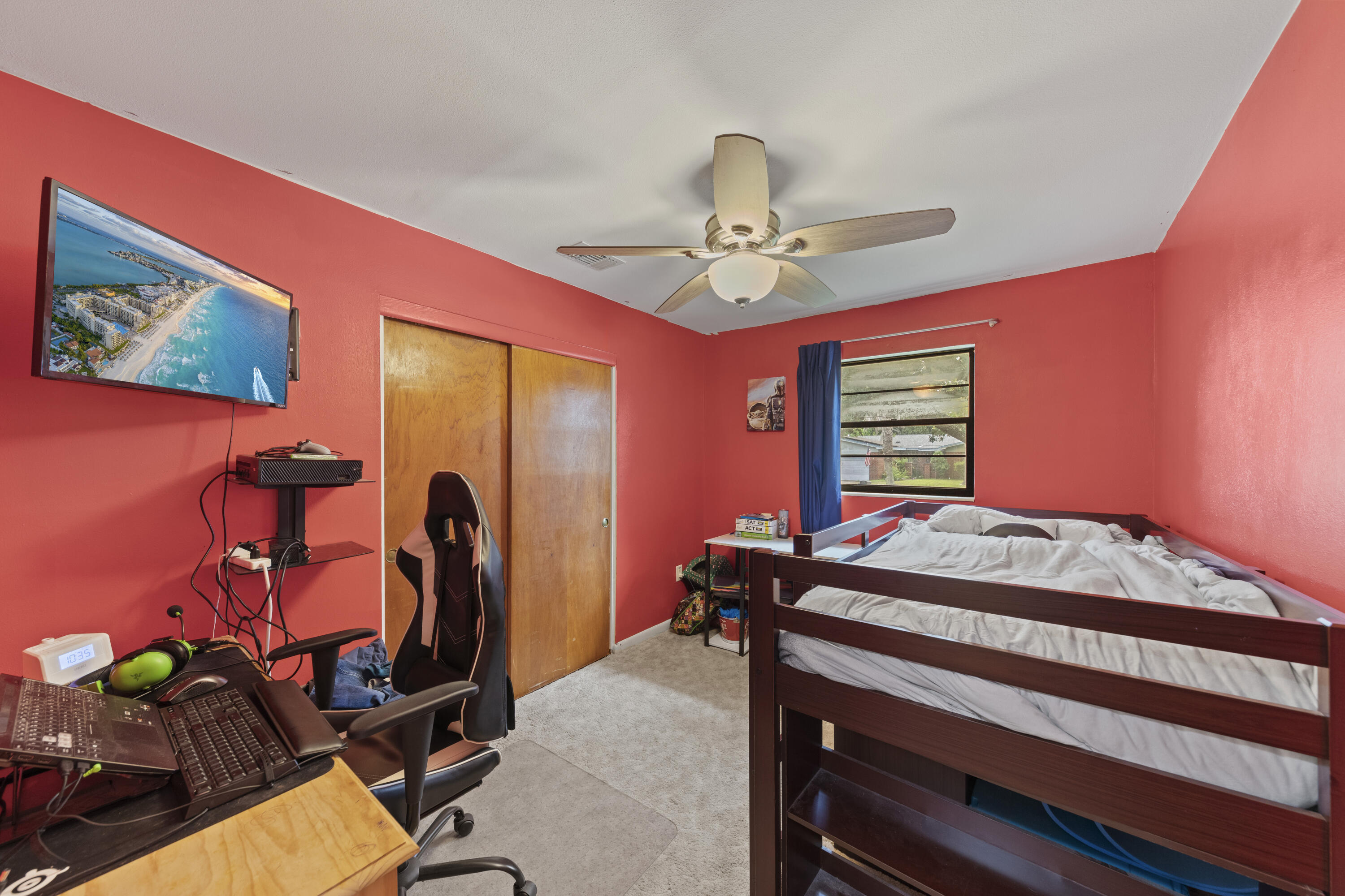 44 NW Hemlock Drive