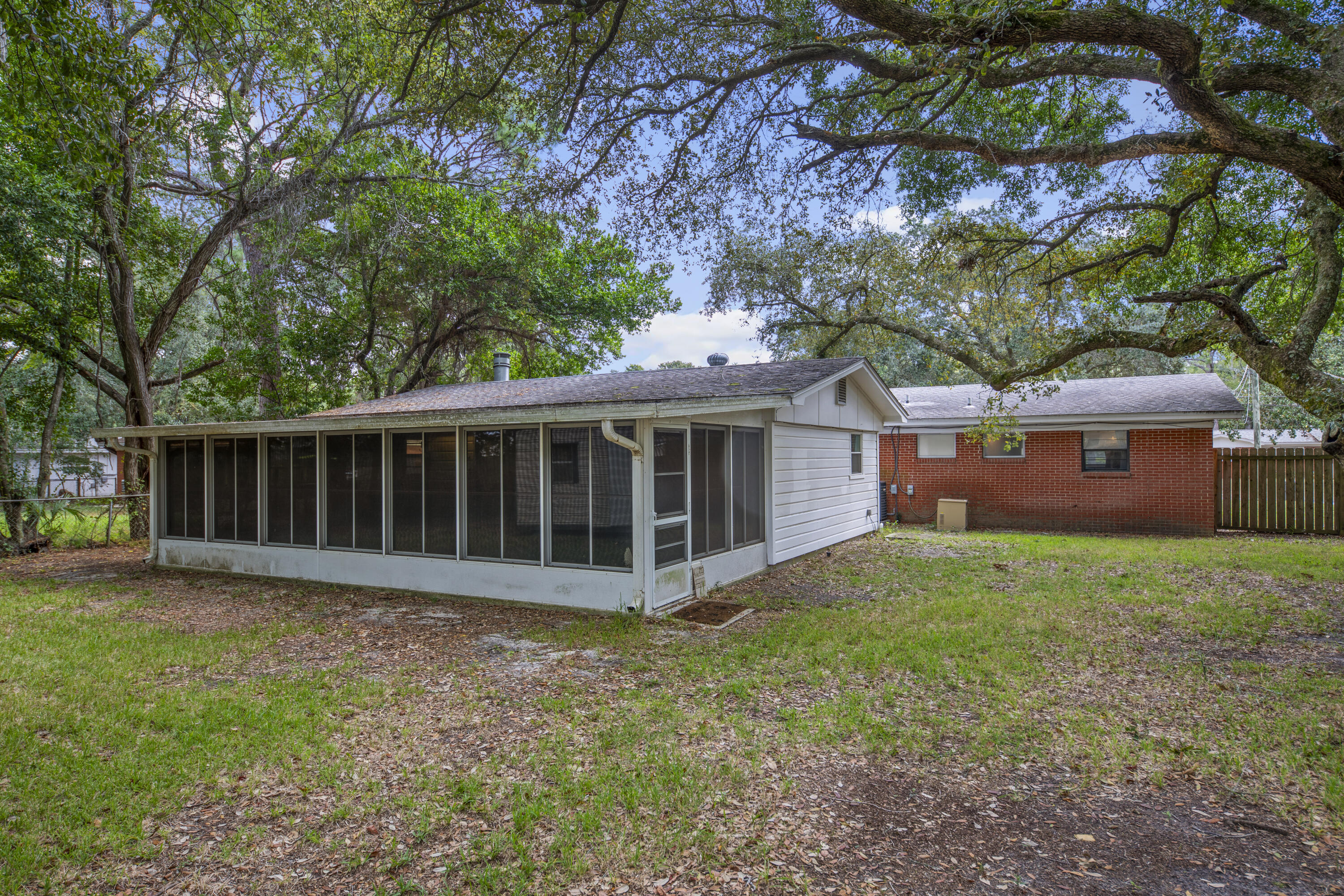 44 NW Hemlock Drive