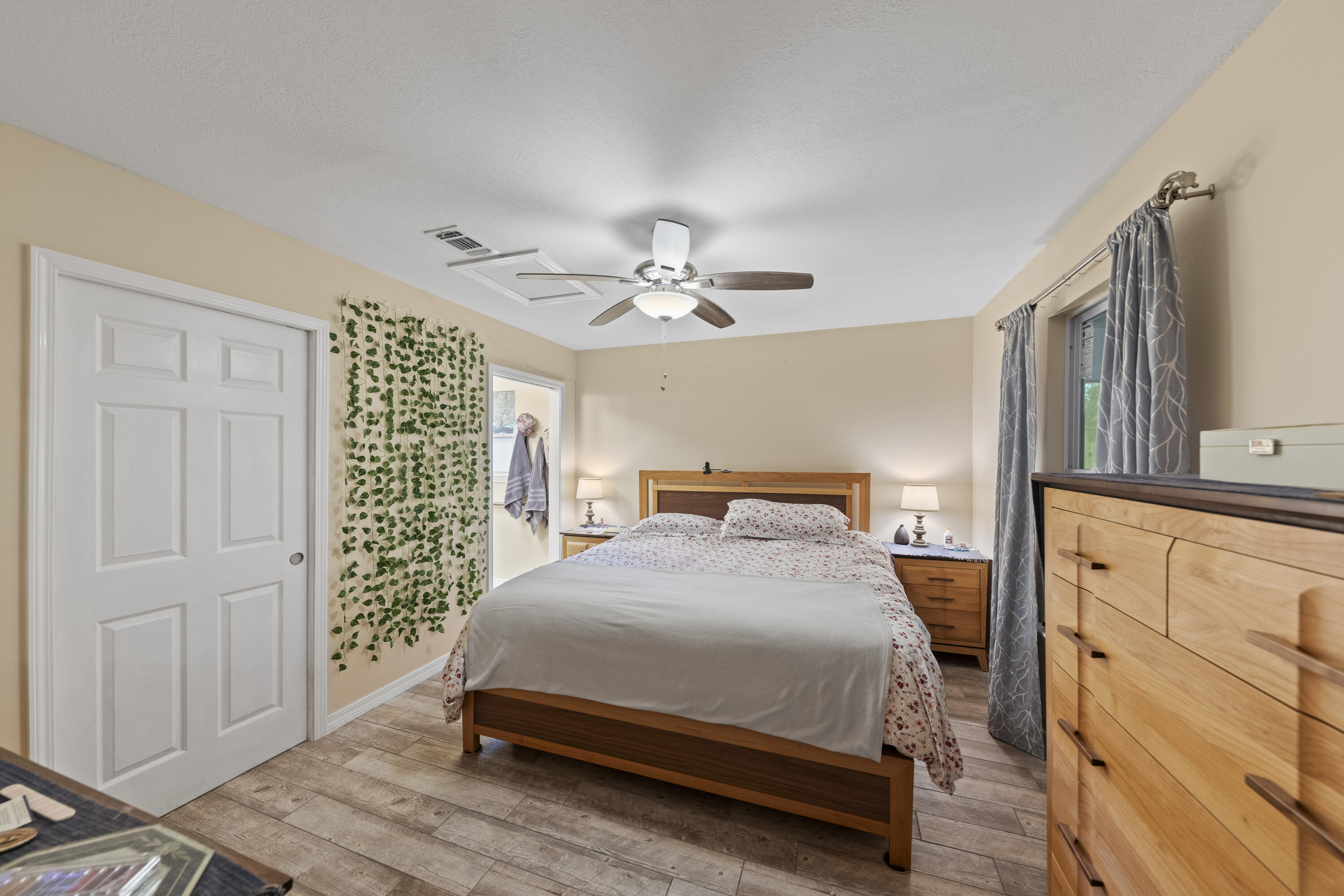44 NW Hemlock Drive