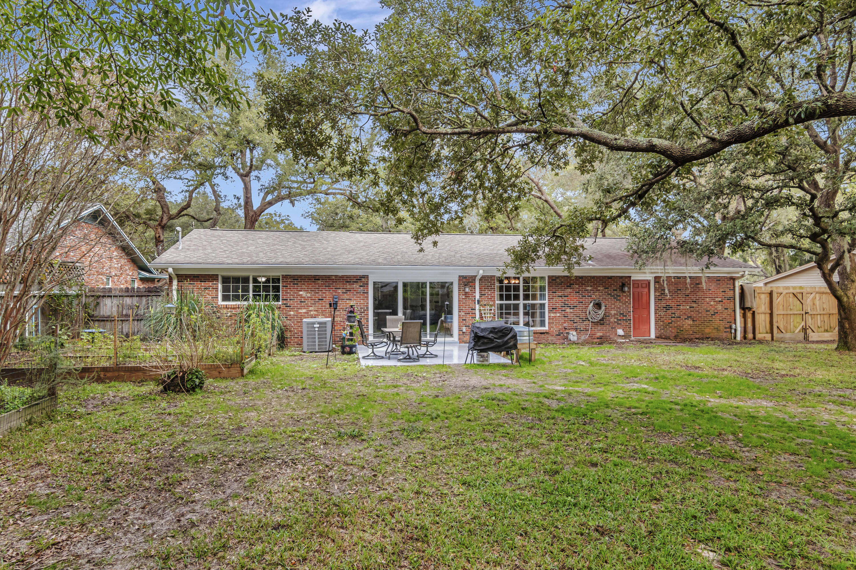 16 NW Oakdale Road