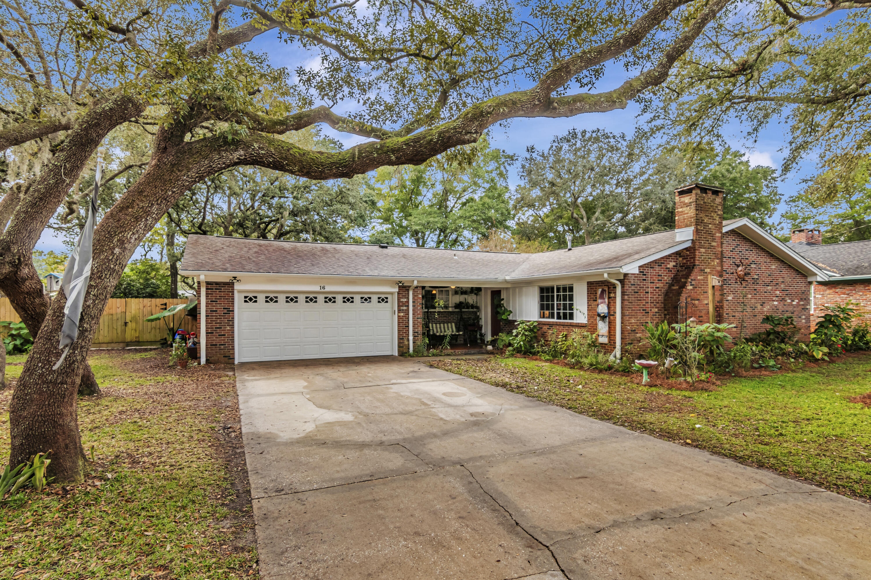 16 NW Oakdale Road