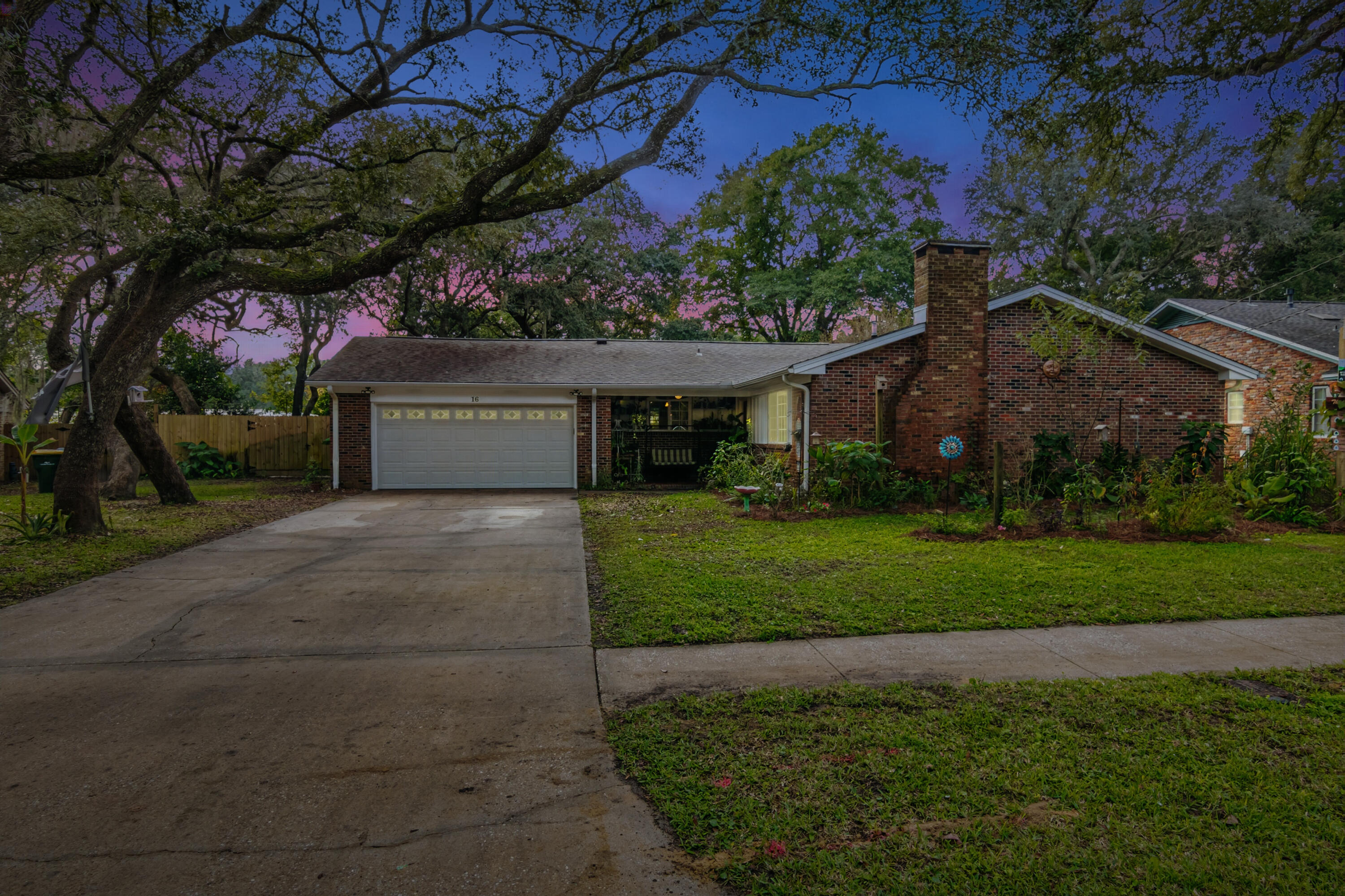 16 NW Oakdale Road