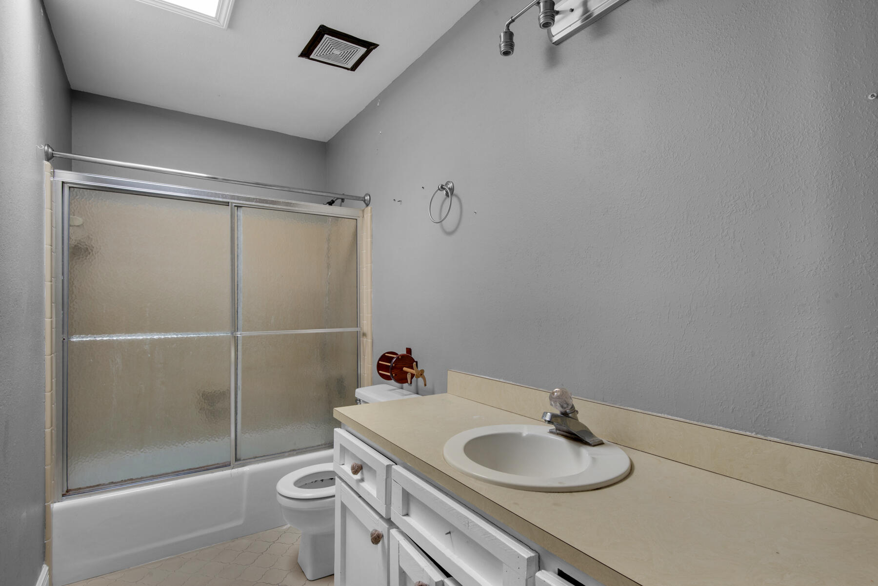 26 Lake Lorraine Circle