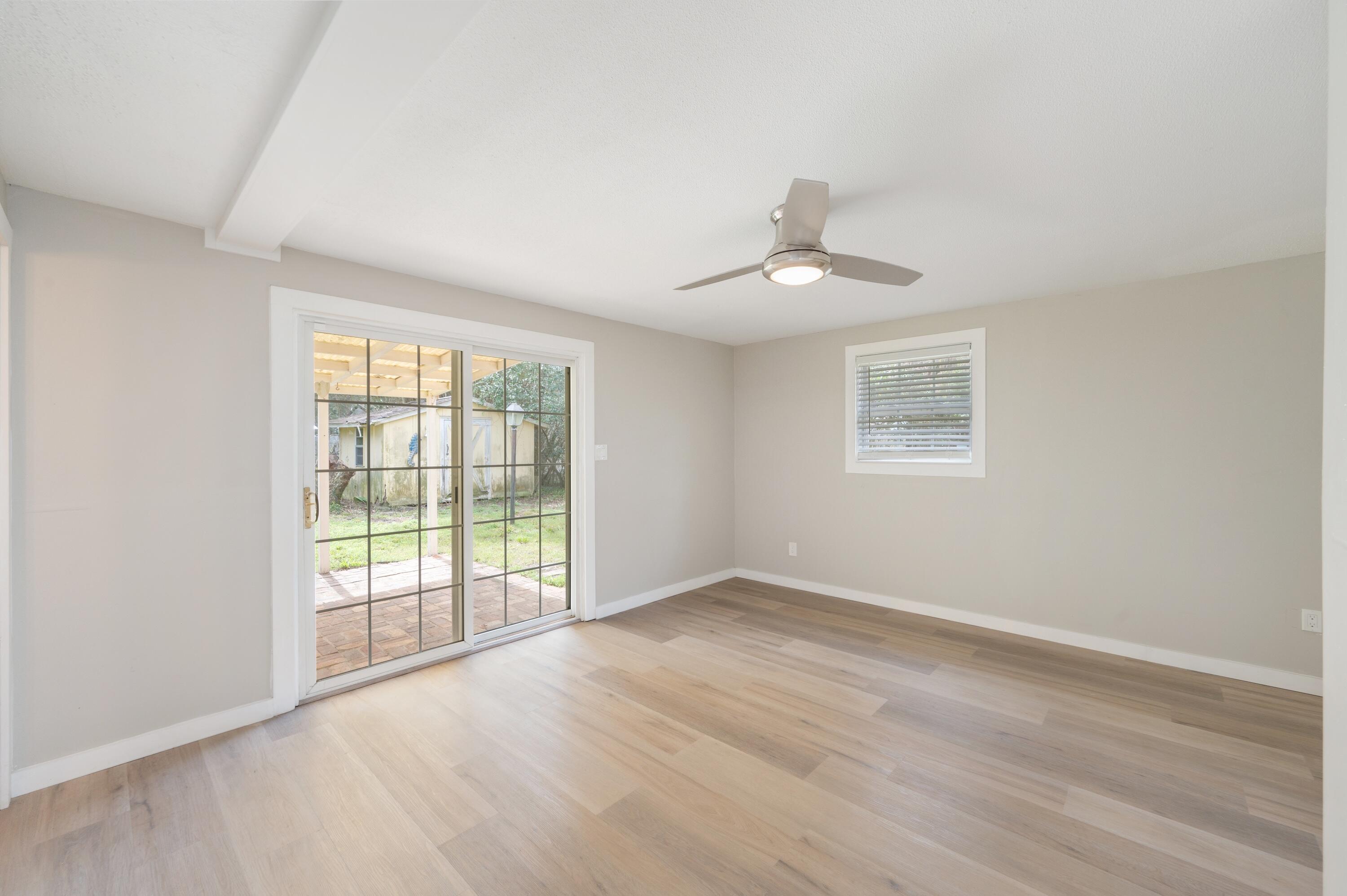 216 NW Chateaugay Street