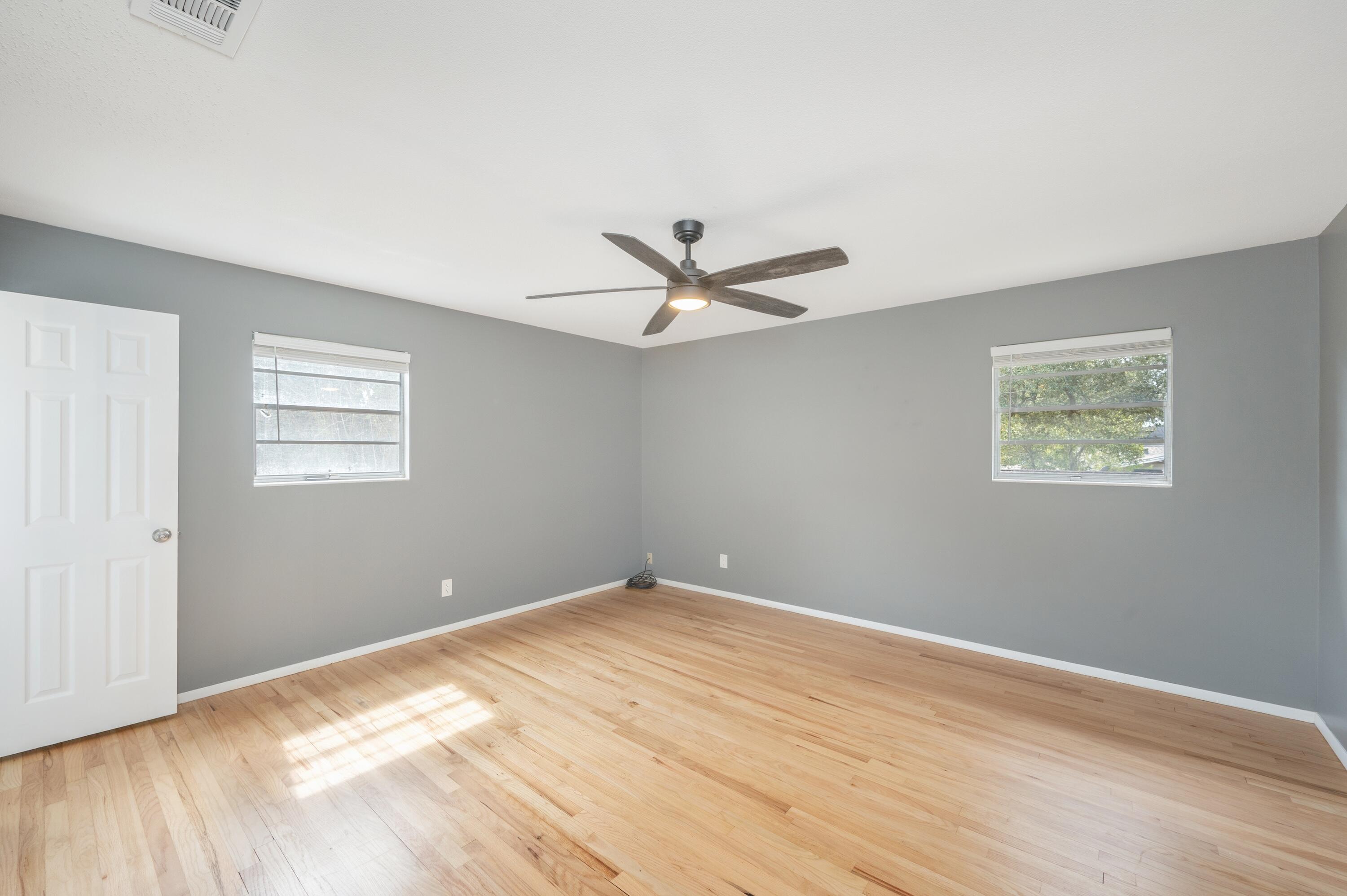 216 NW Chateaugay Street