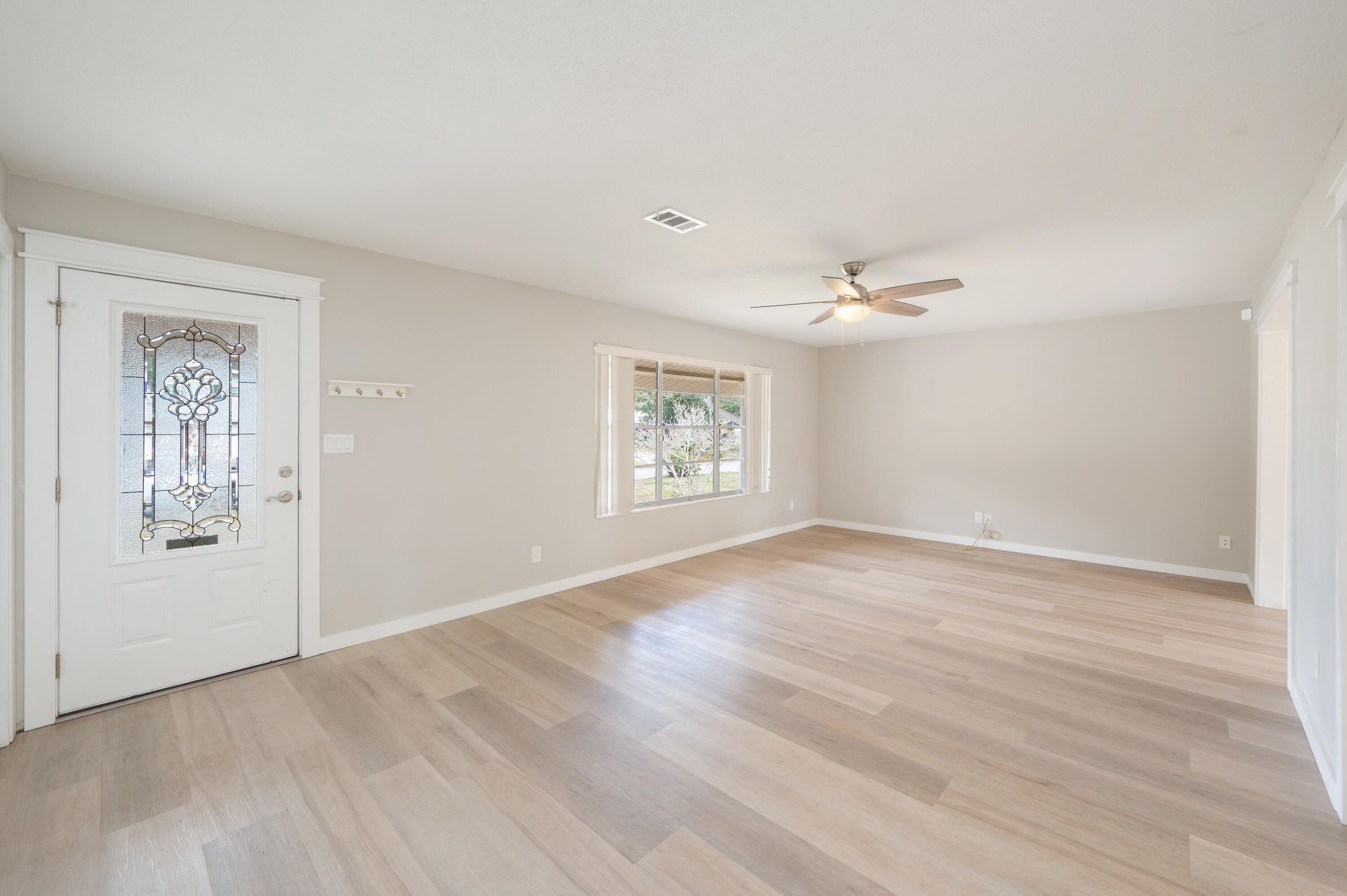 216 NW Chateaugay Street