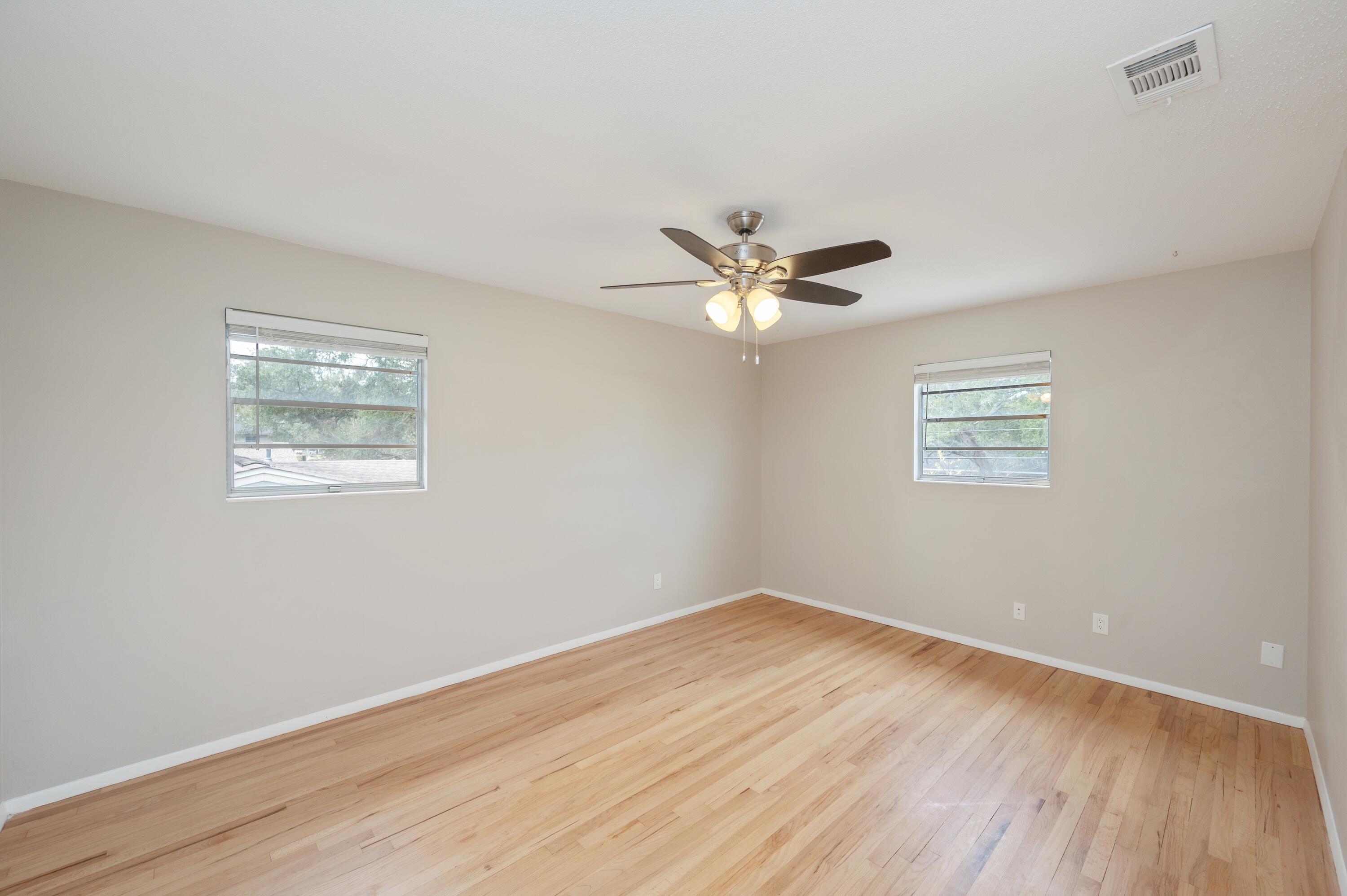 216 NW Chateaugay Street
