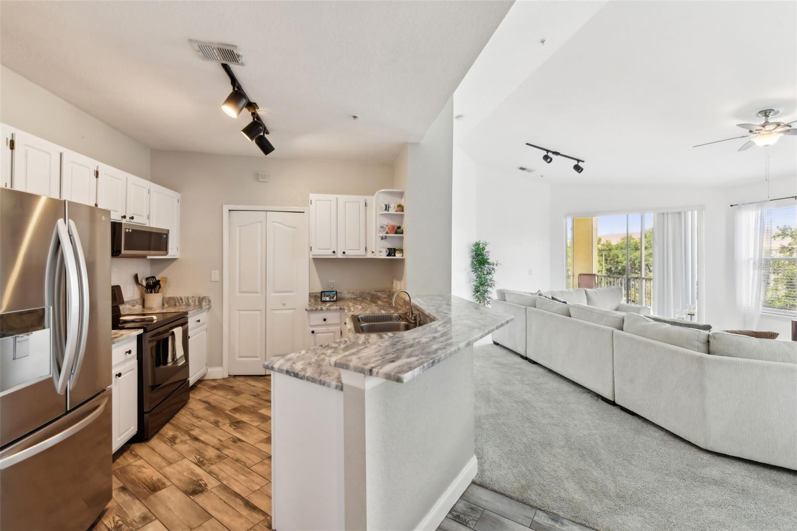 1150 LAKE SHADOW CIR #3307