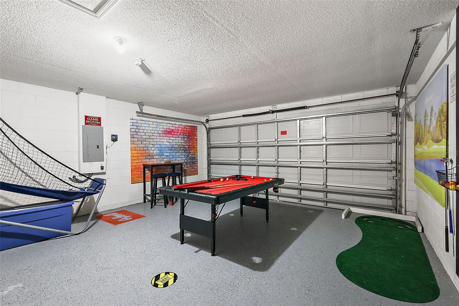 325 AYLESBURY LN