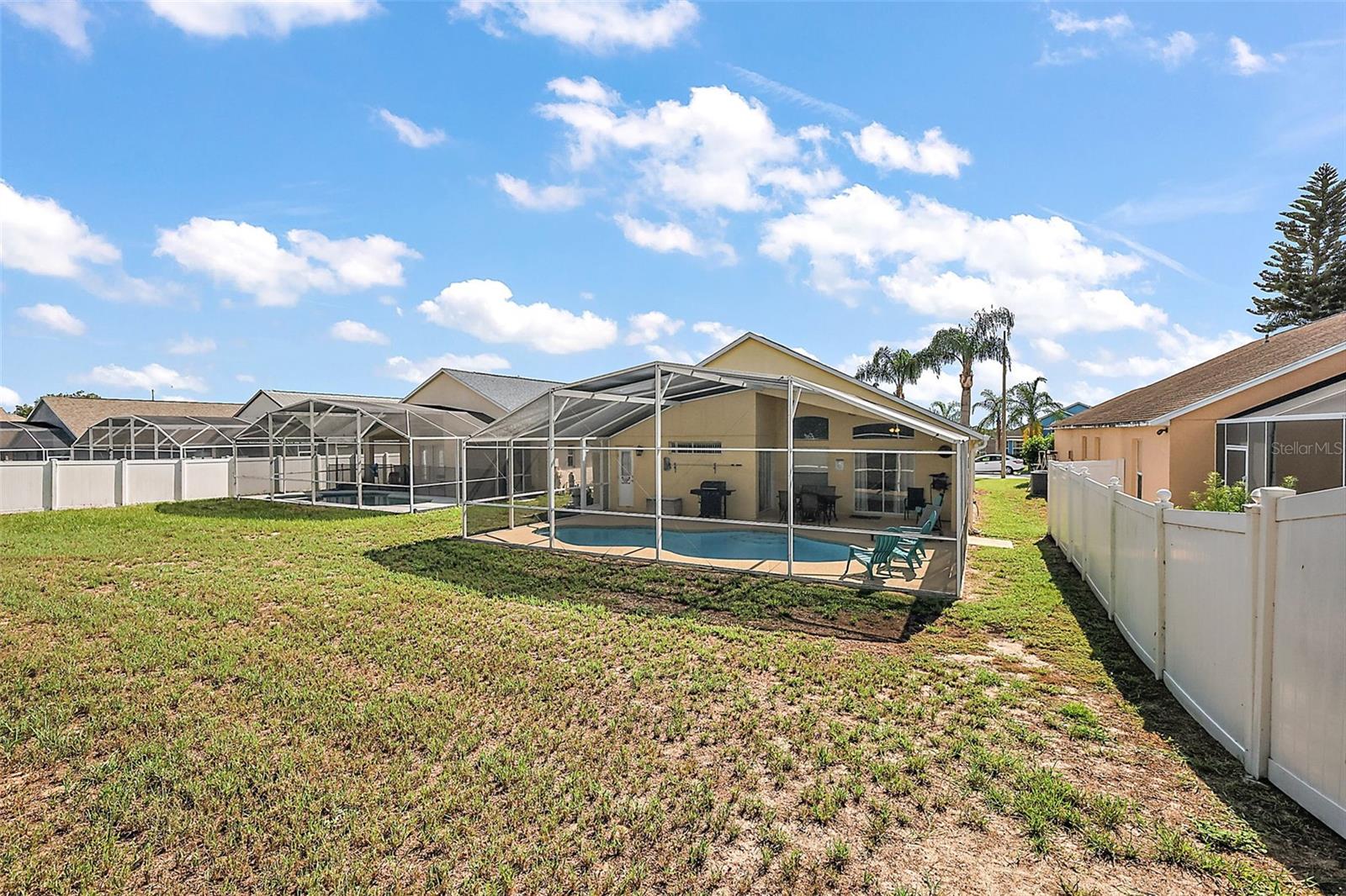 325 AYLESBURY LN