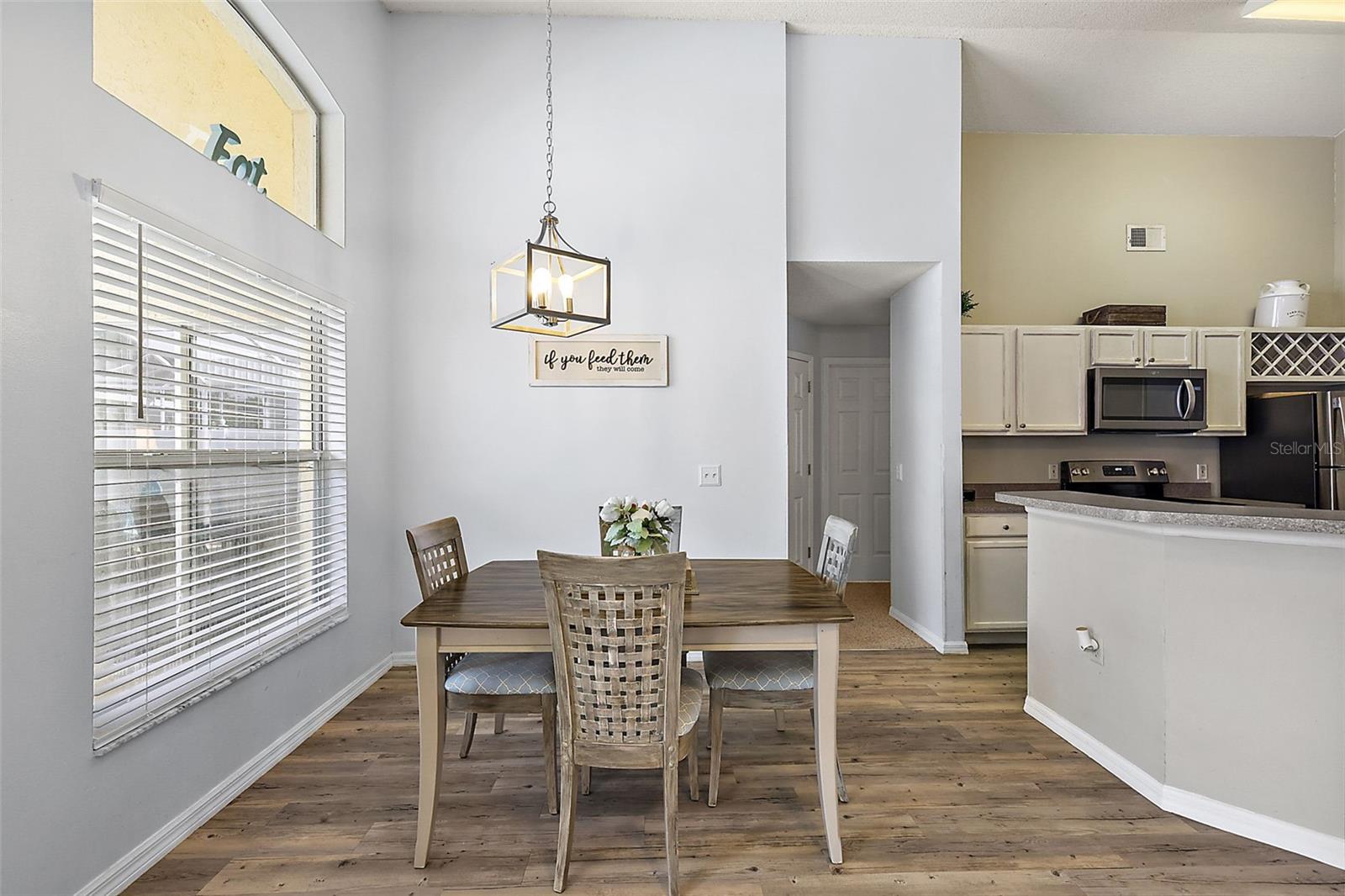 325 AYLESBURY LN