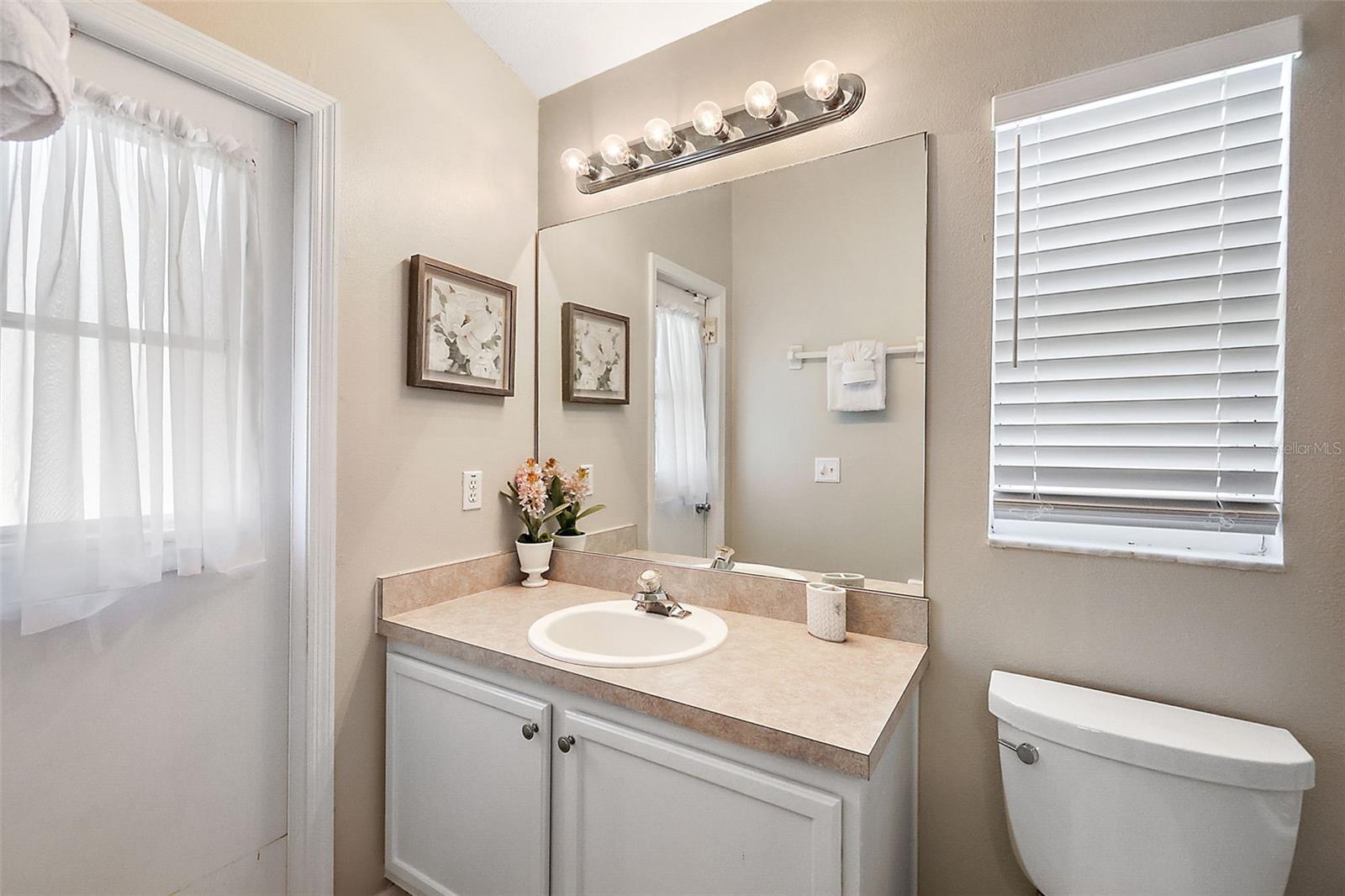 325 AYLESBURY LN