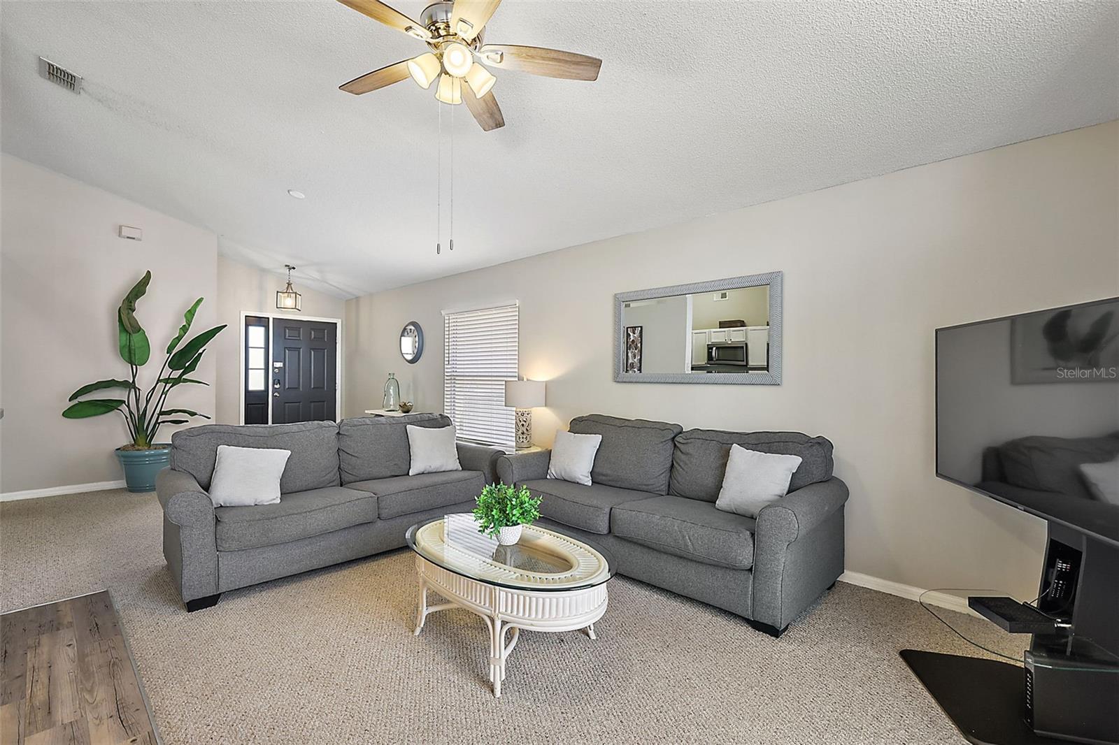 325 AYLESBURY LN