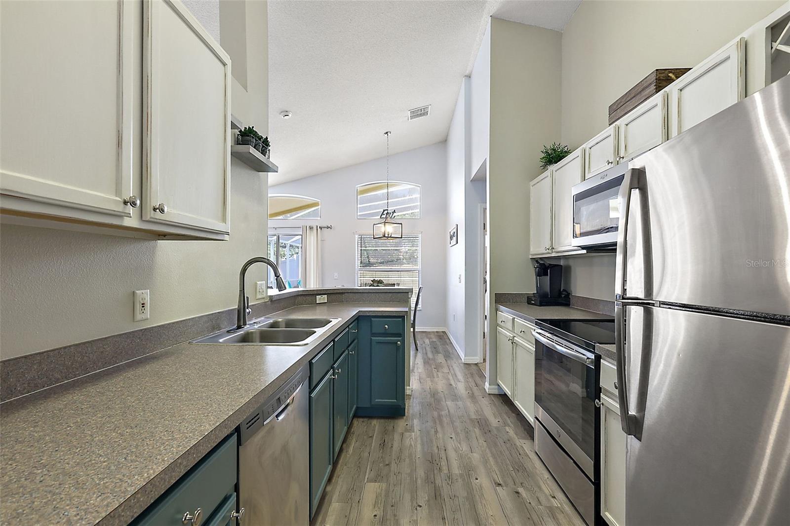 325 AYLESBURY LN