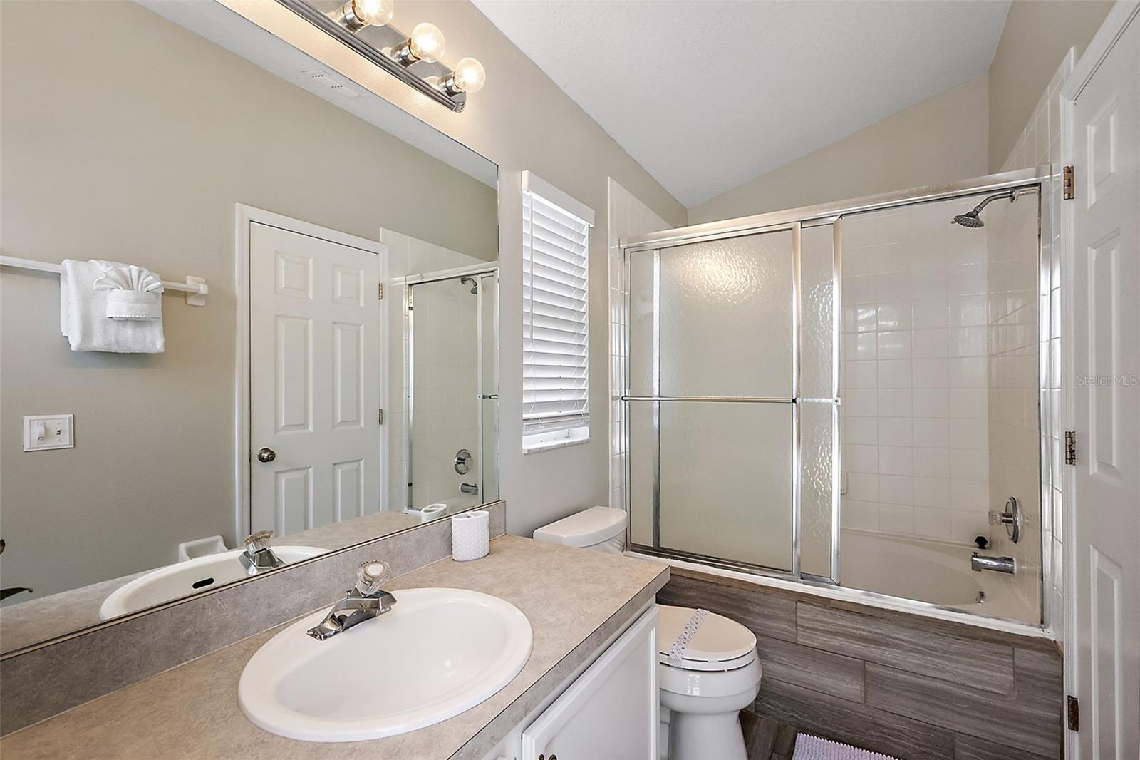 325 AYLESBURY LN