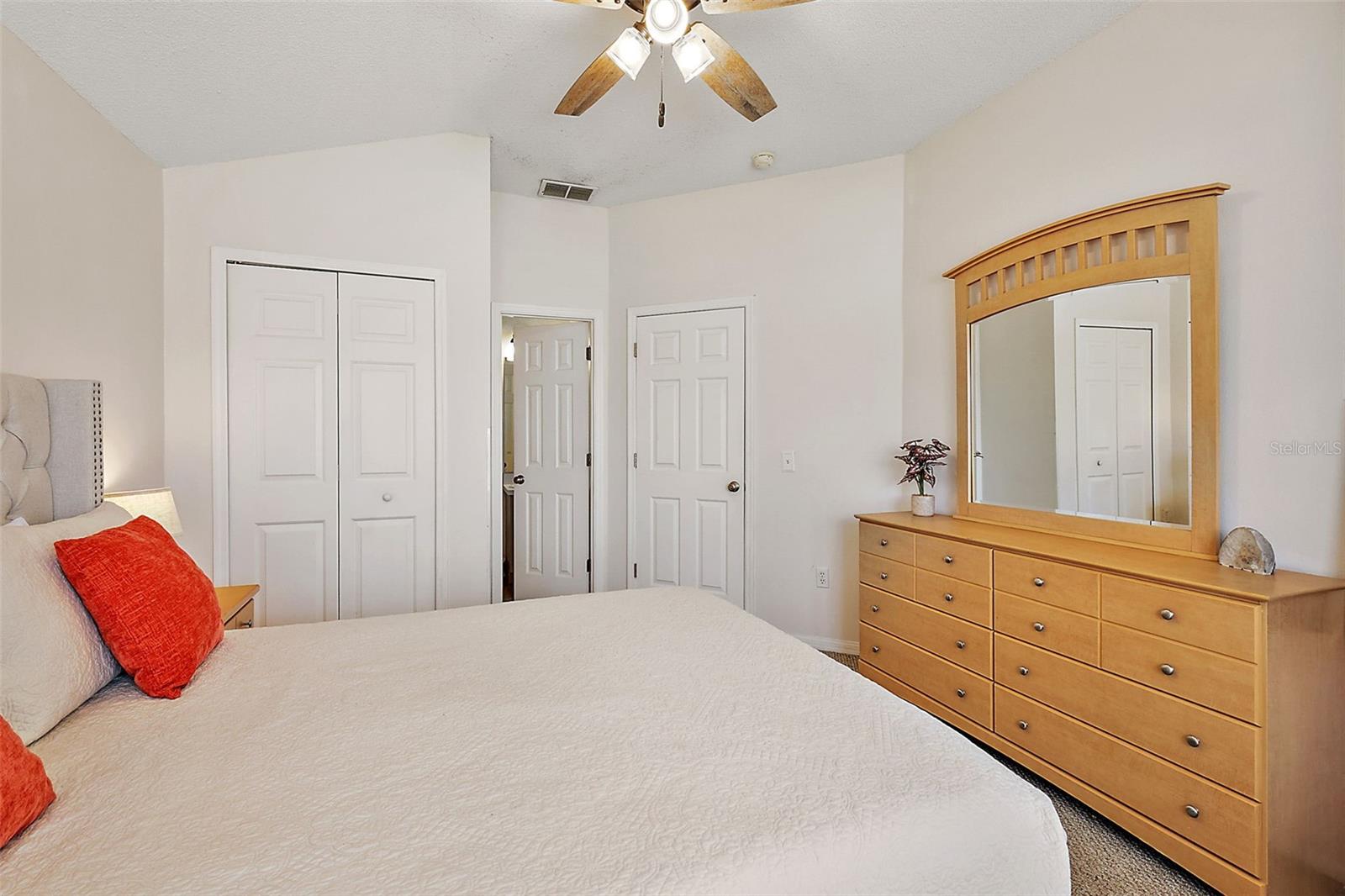325 AYLESBURY LN