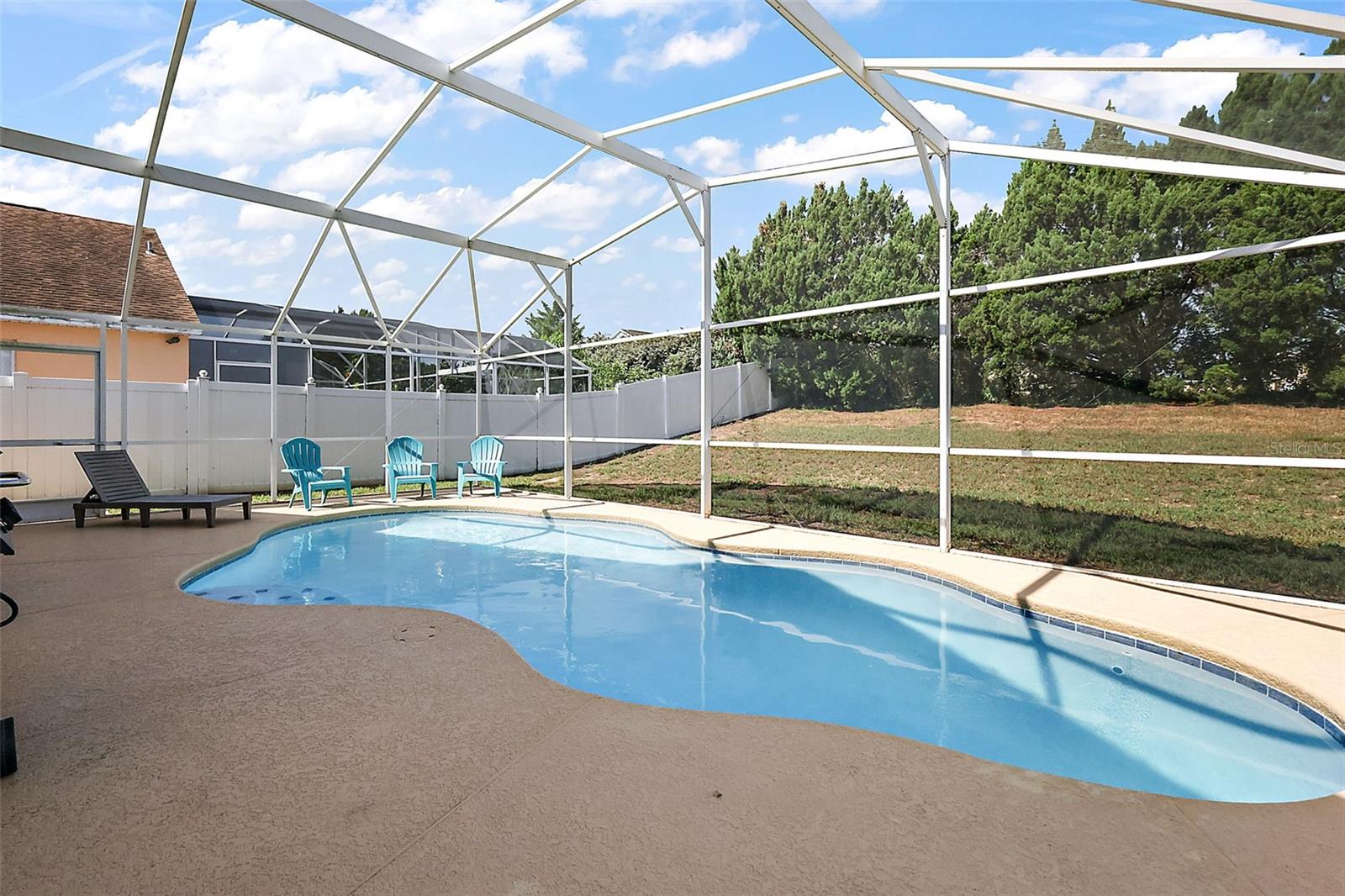 325 AYLESBURY LN
