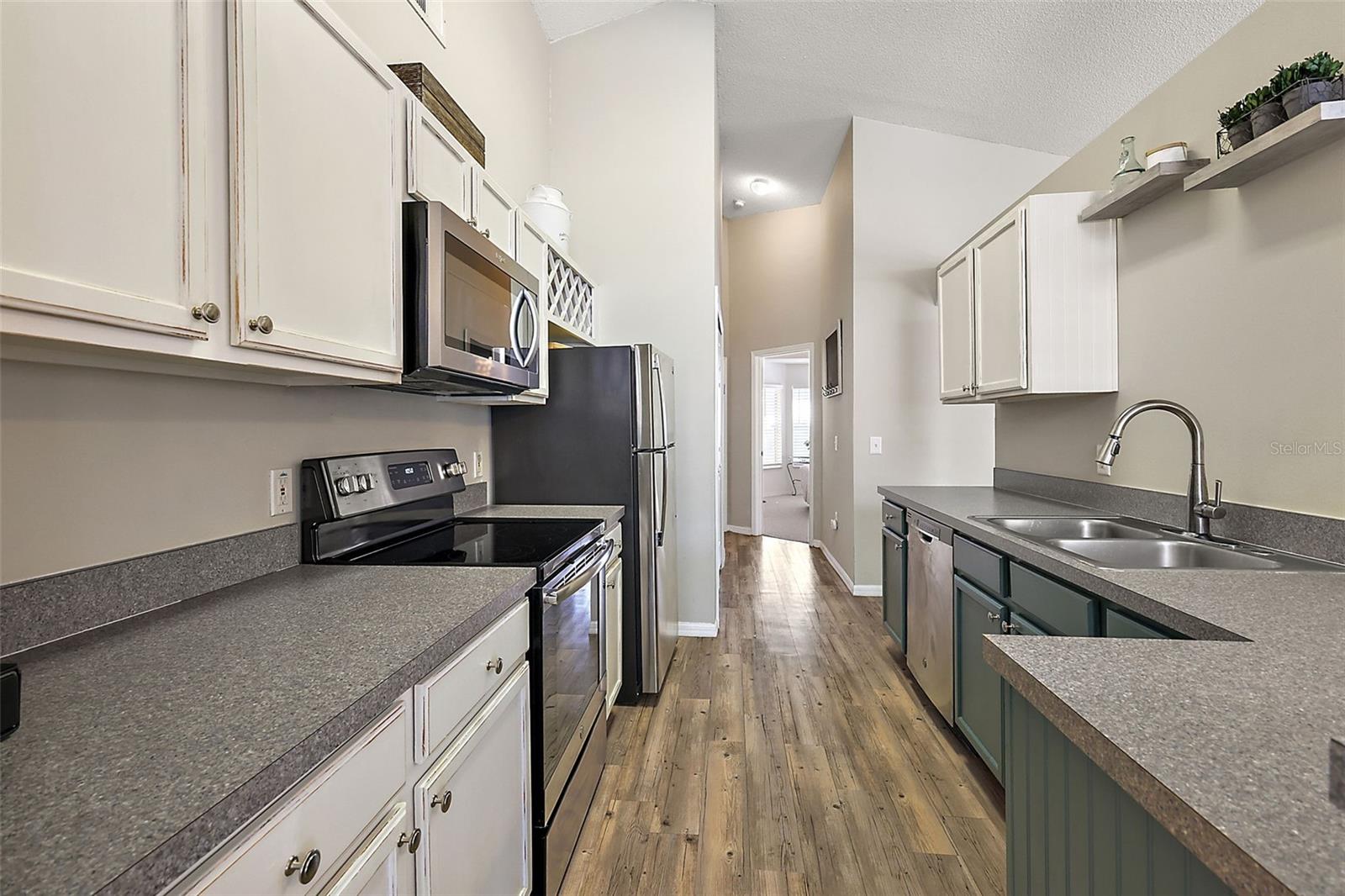 325 AYLESBURY LN