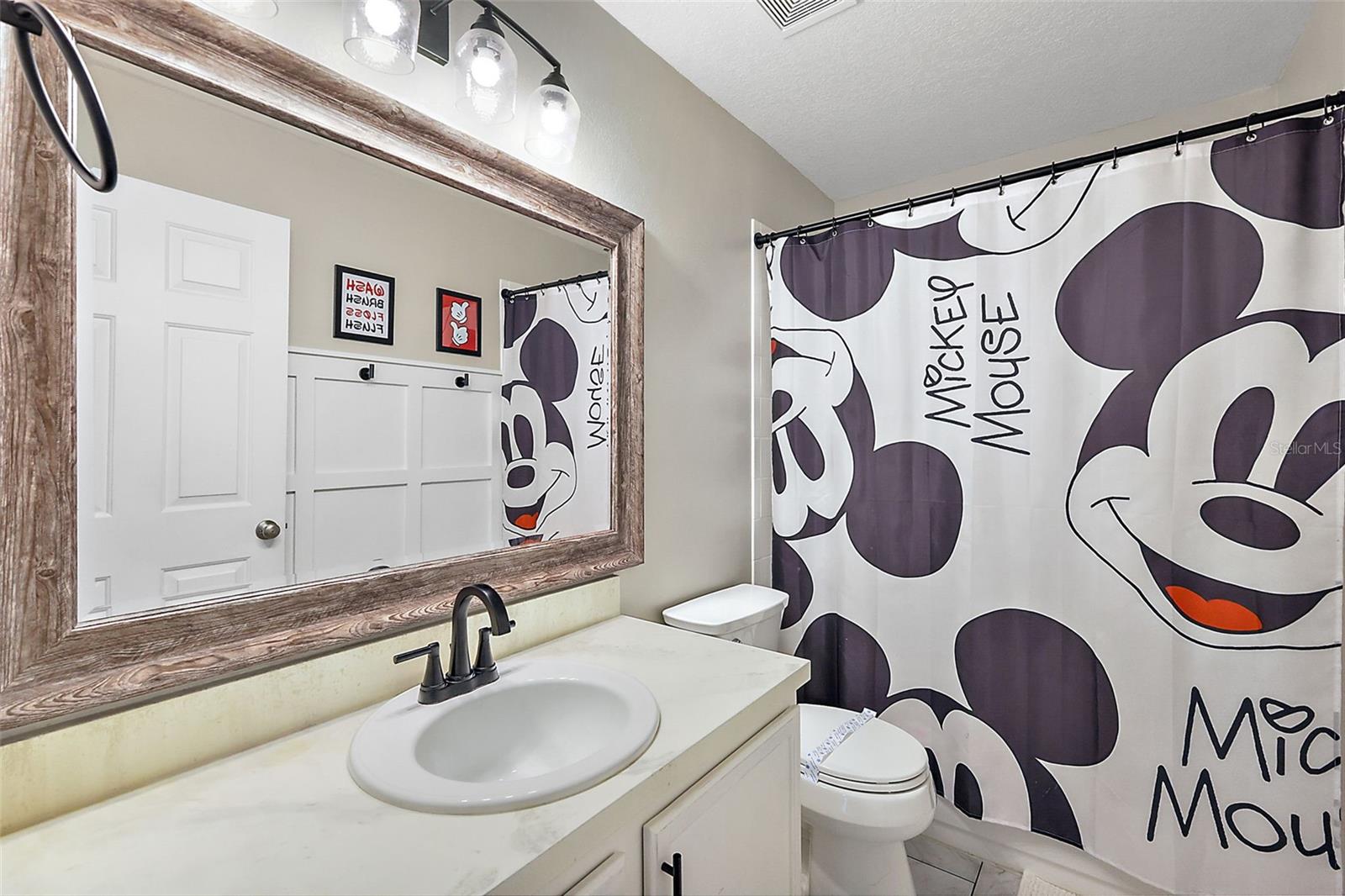 325 AYLESBURY LN